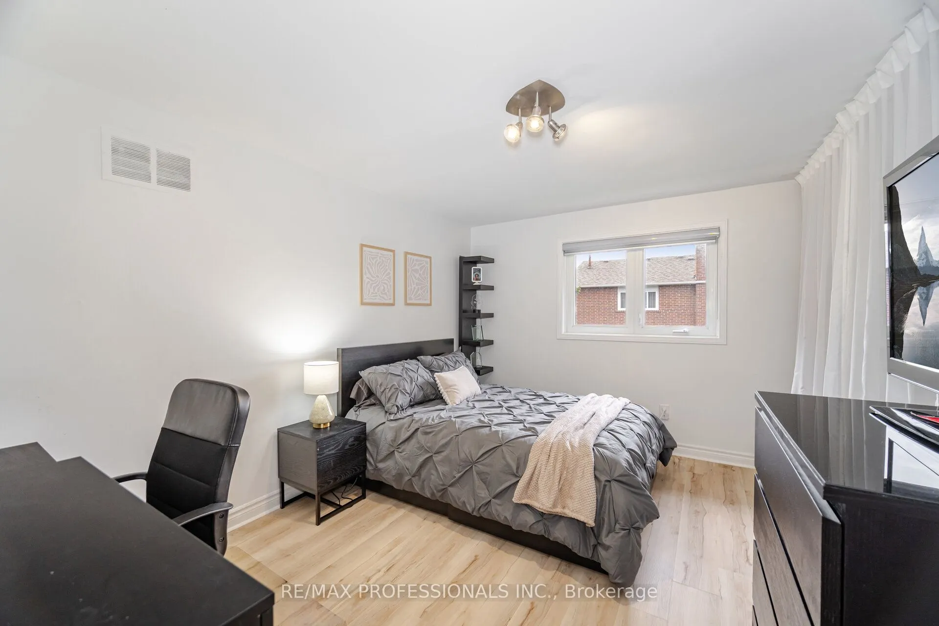 102 Tanager Square
