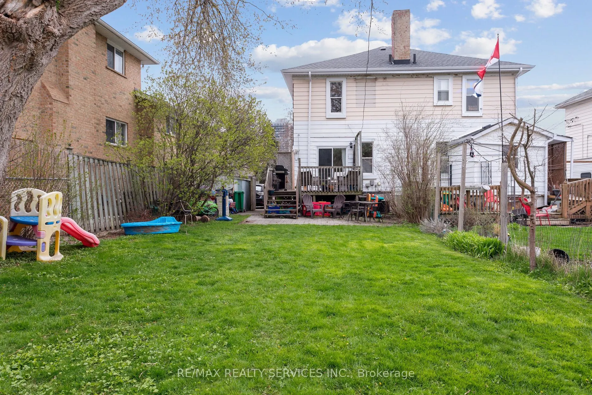 82 Rosedale Avenue W