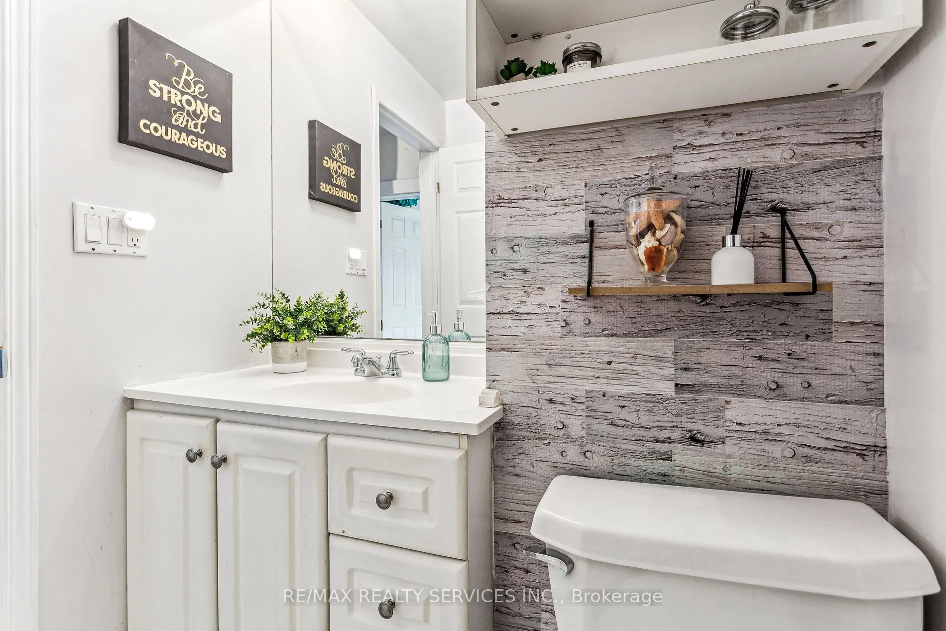82 Rosedale Avenue W