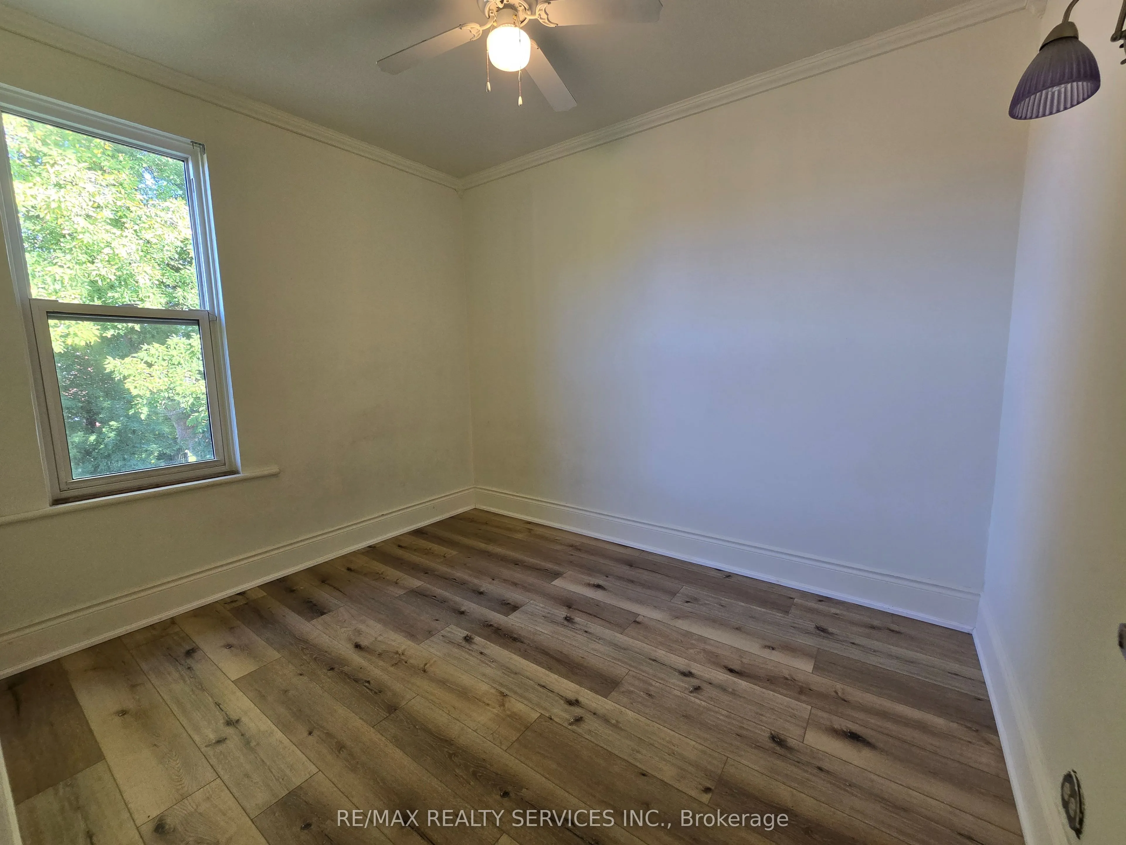 82 Rosedale Avenue W
