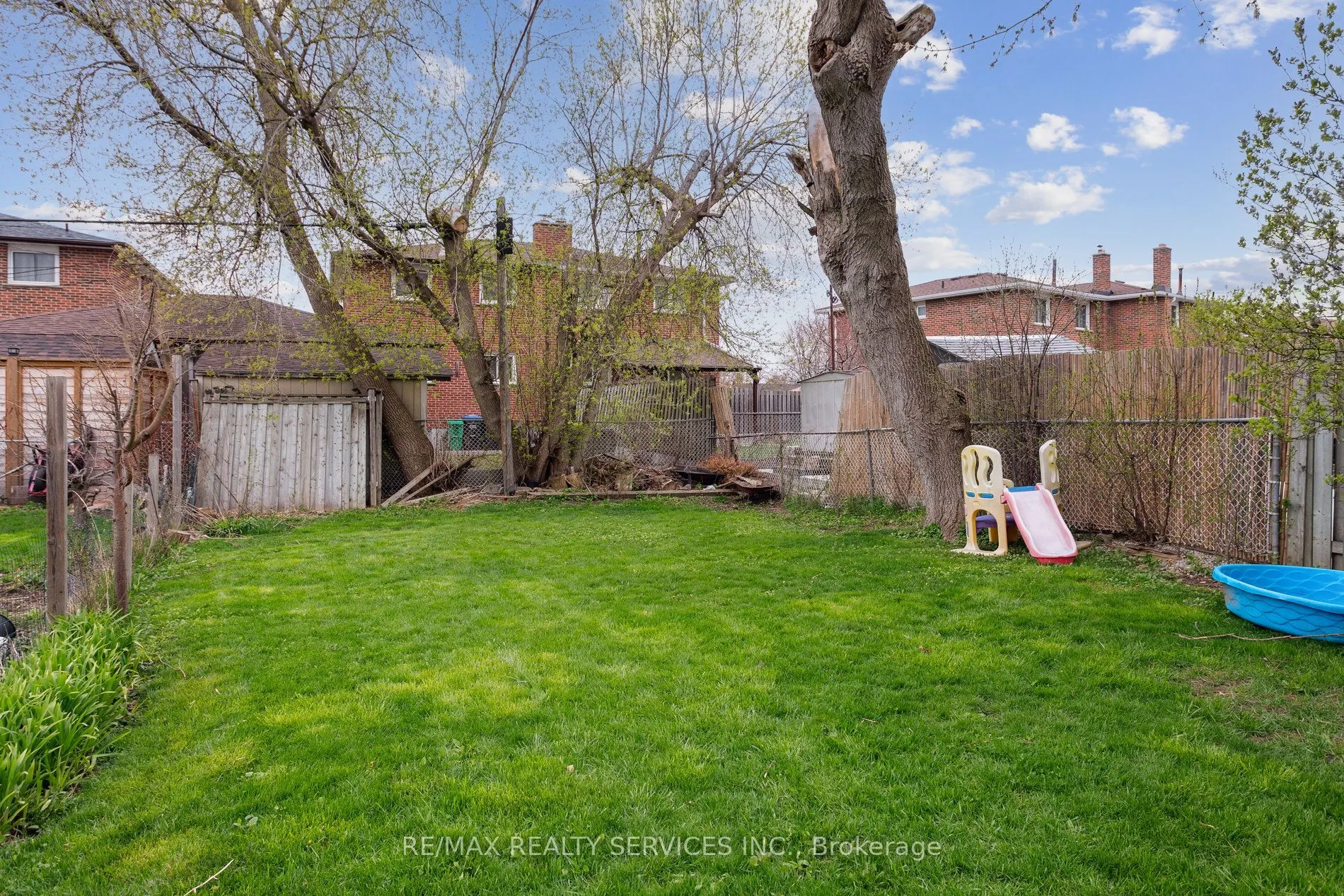 82 Rosedale Avenue W