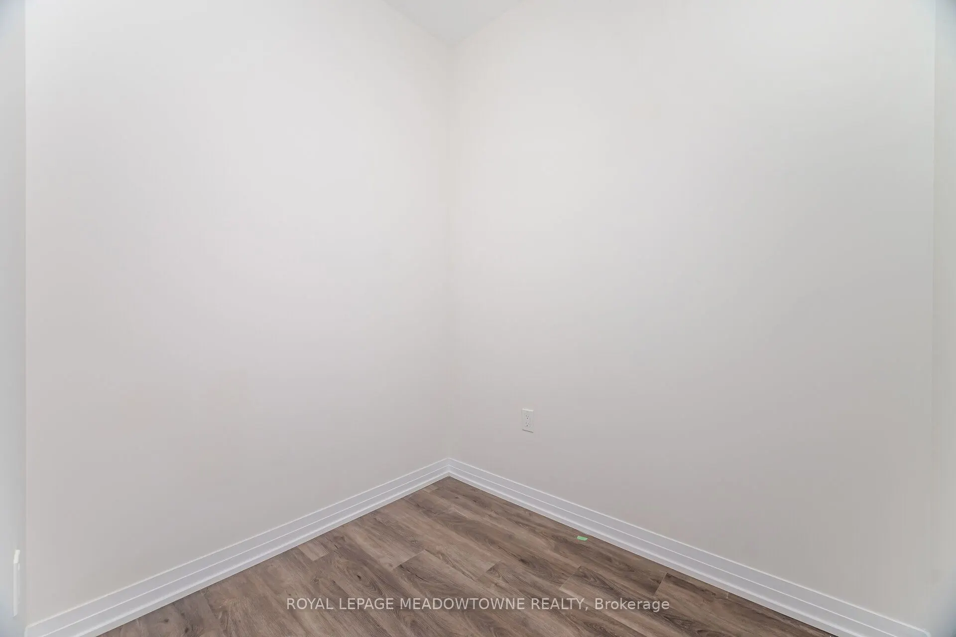 15 Watergarden Drive, #207