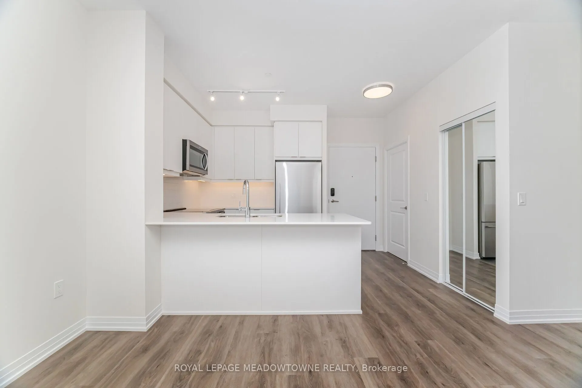 15 Watergarden Drive, #207