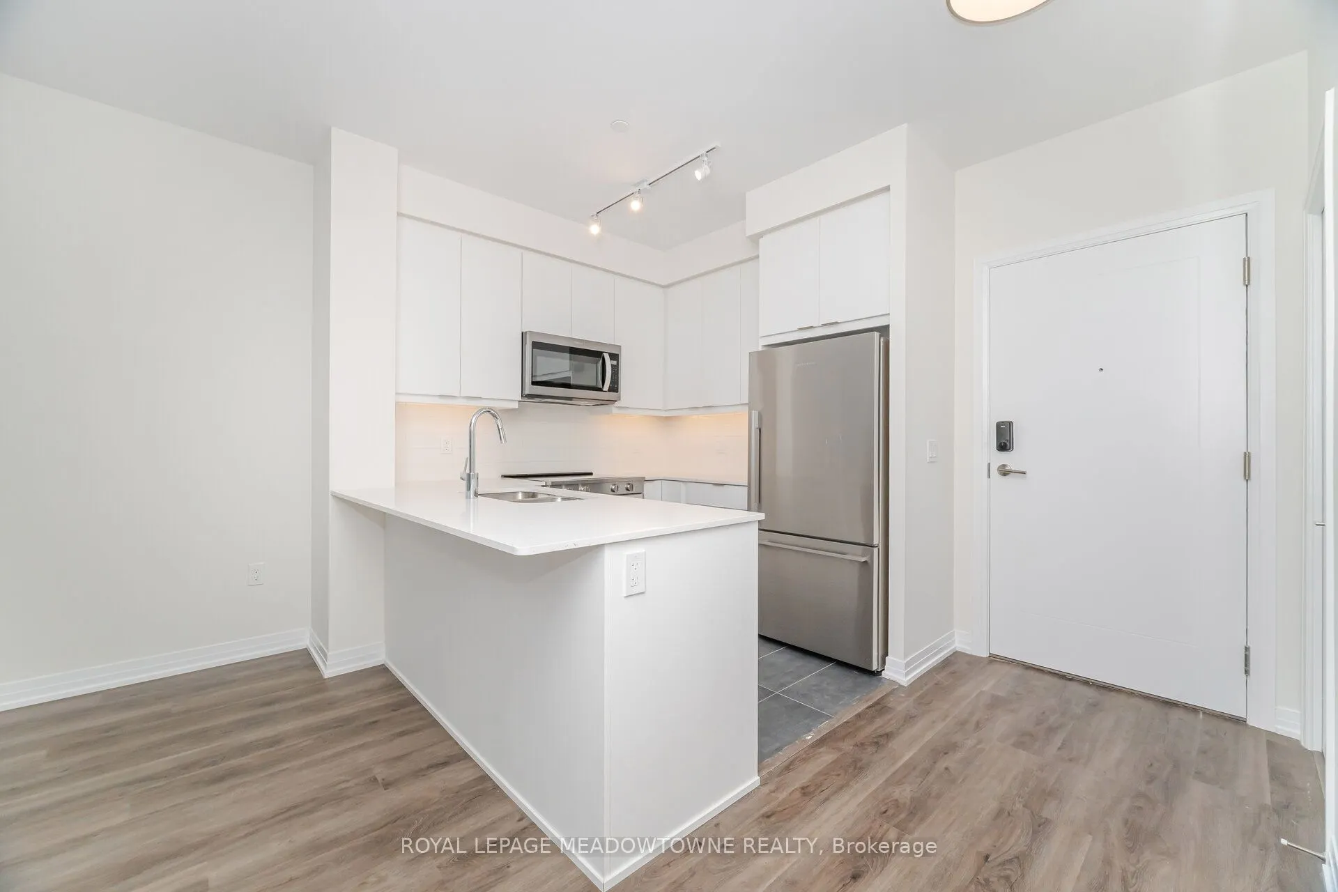 15 Watergarden Drive, #207