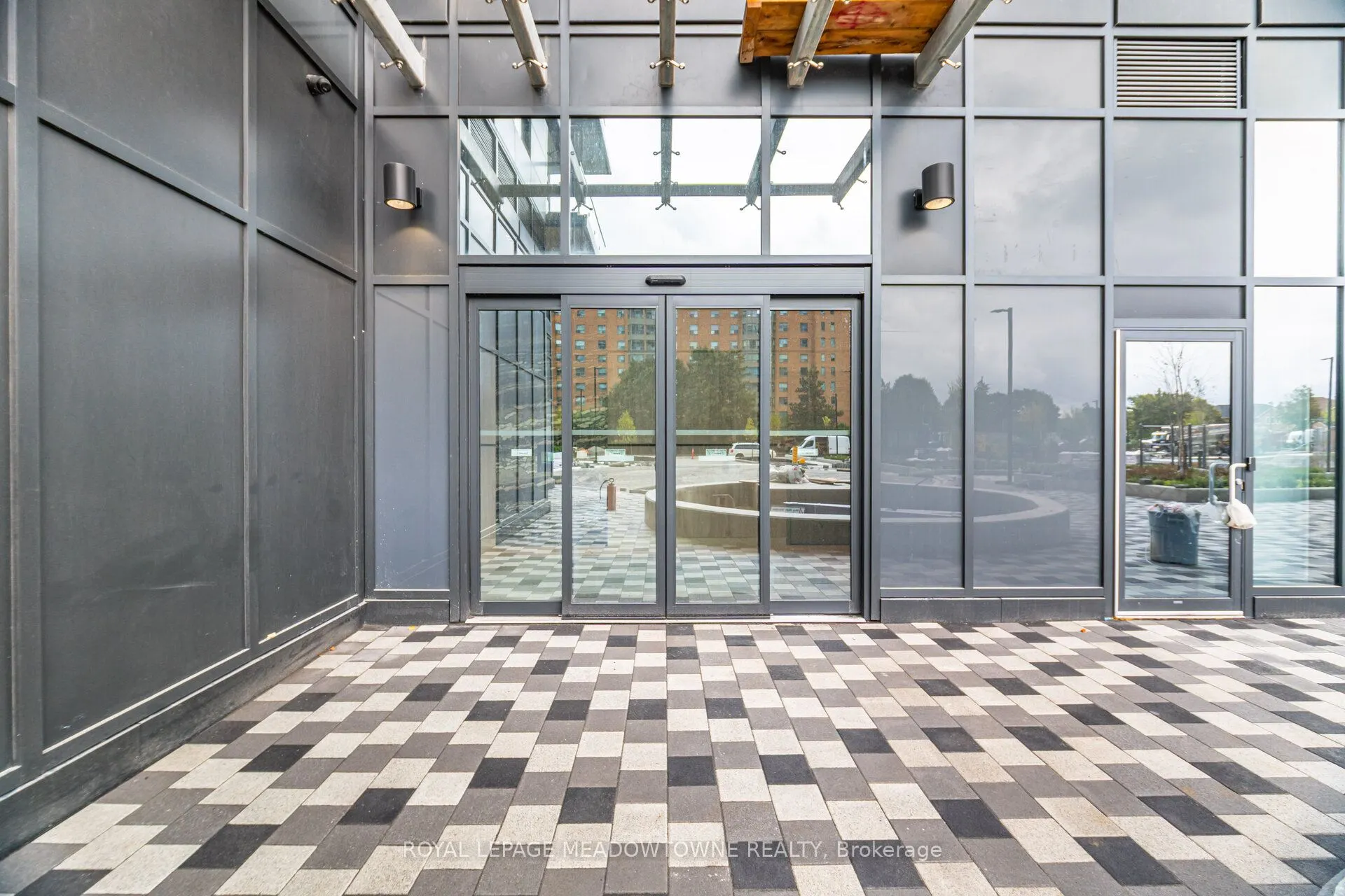 15 Watergarden Drive, #207