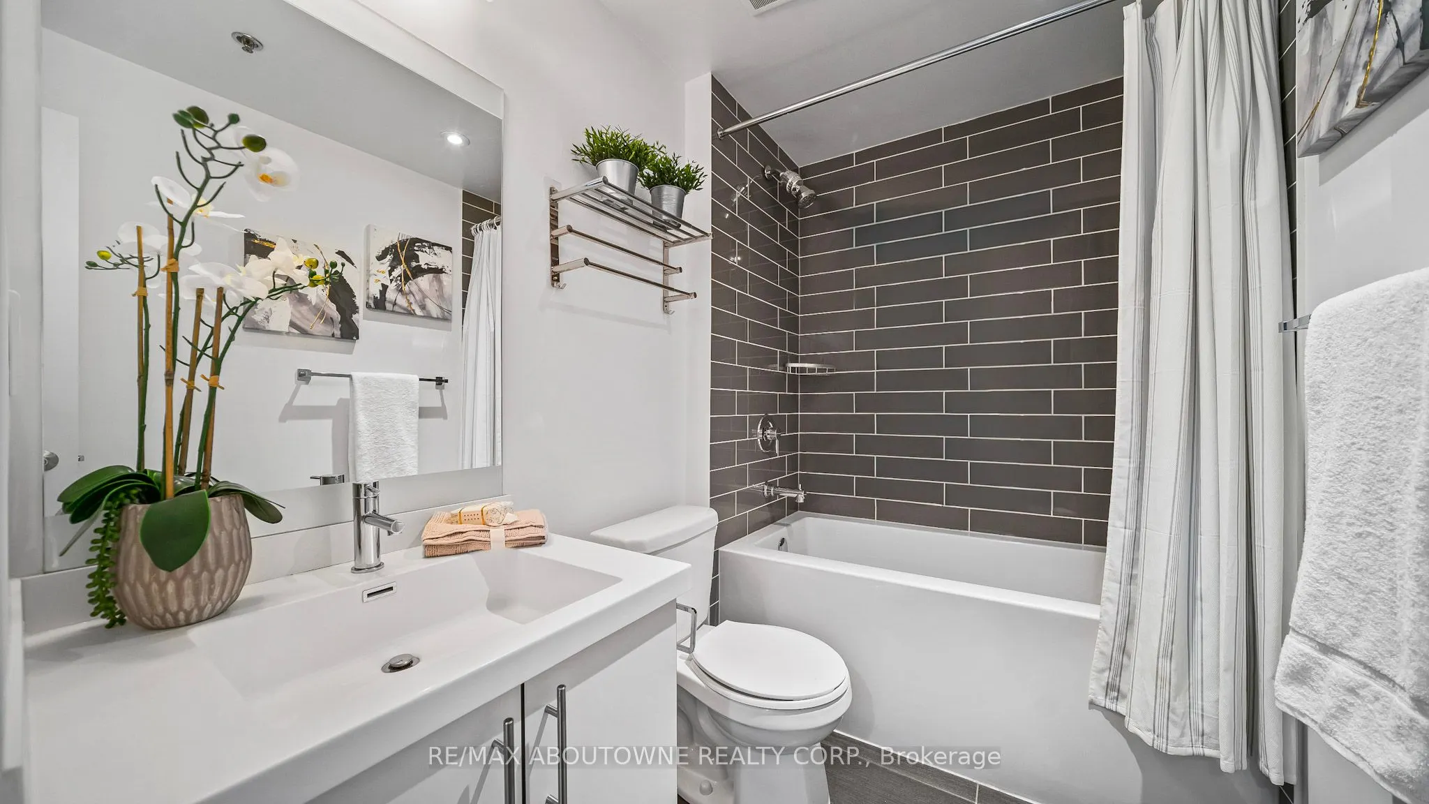 55 Speers Road, #1008