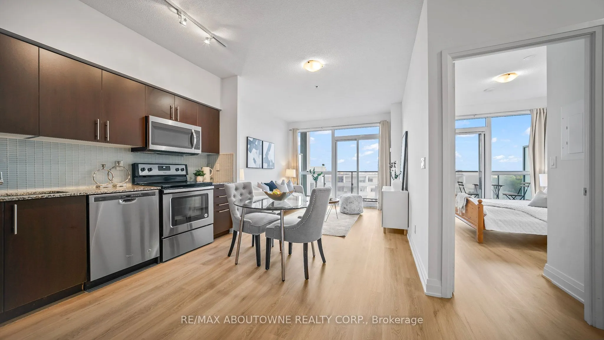 55 Speers Road, #1008