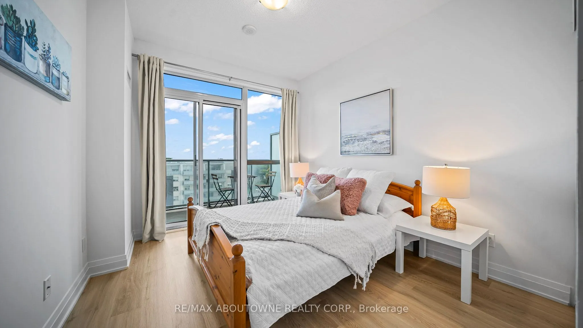 55 Speers Road, #1008