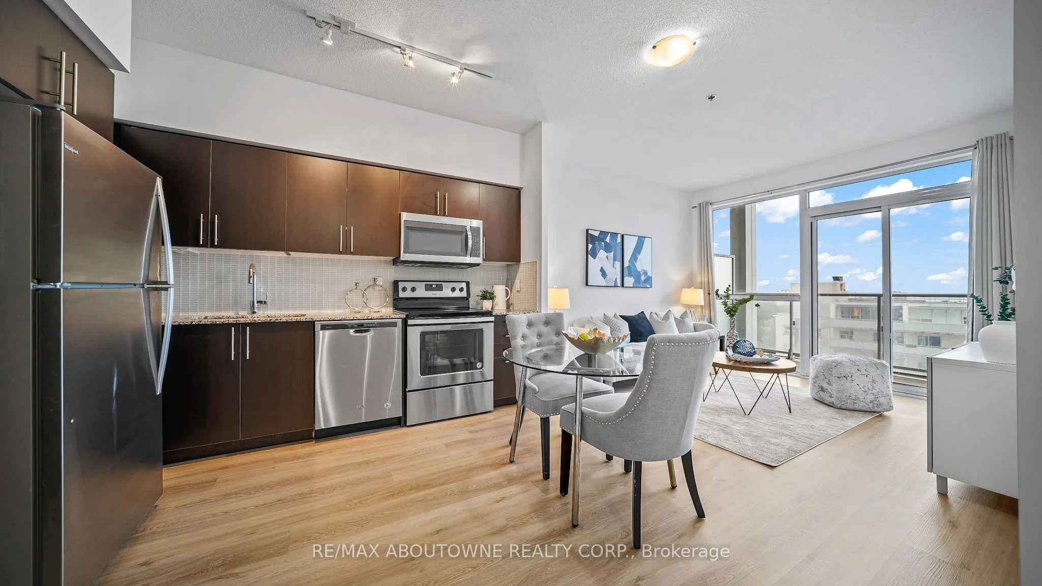 55 Speers Road, #1008