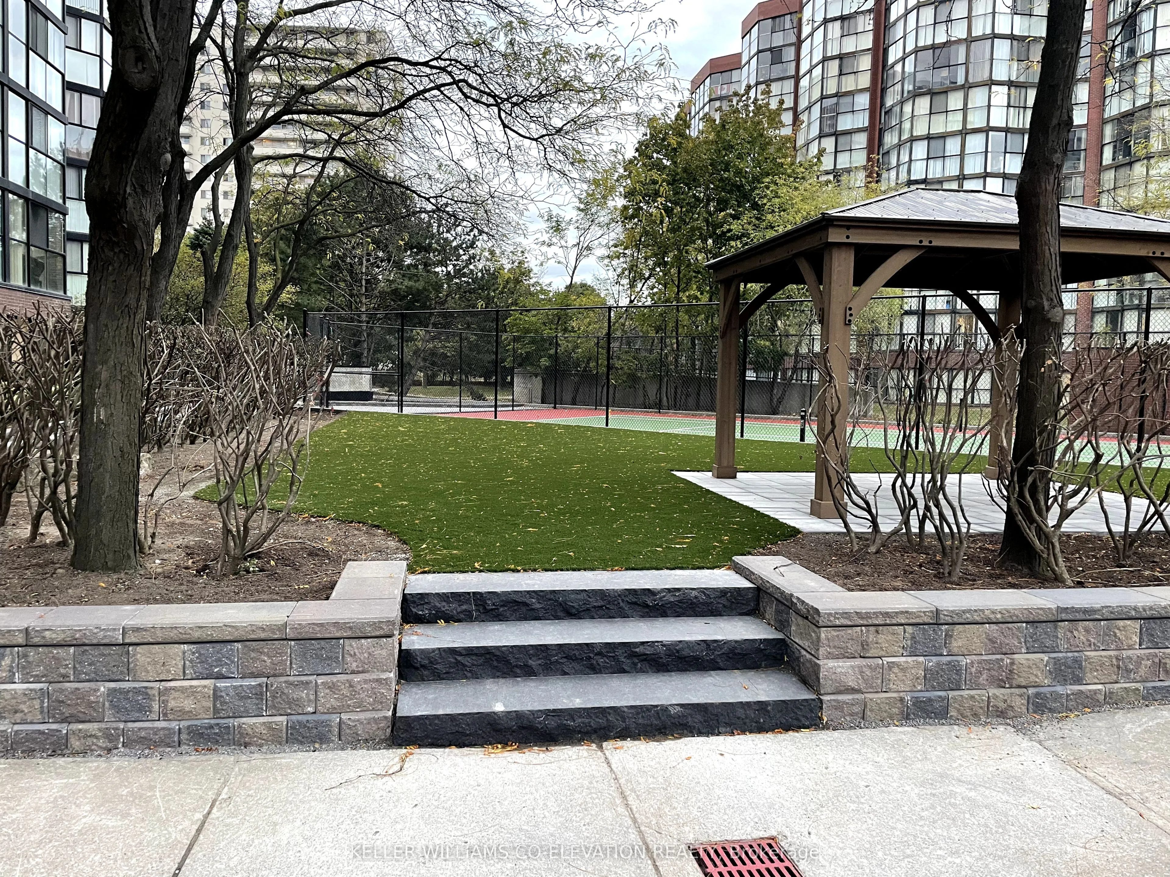 2091 Hurontario Street, #707