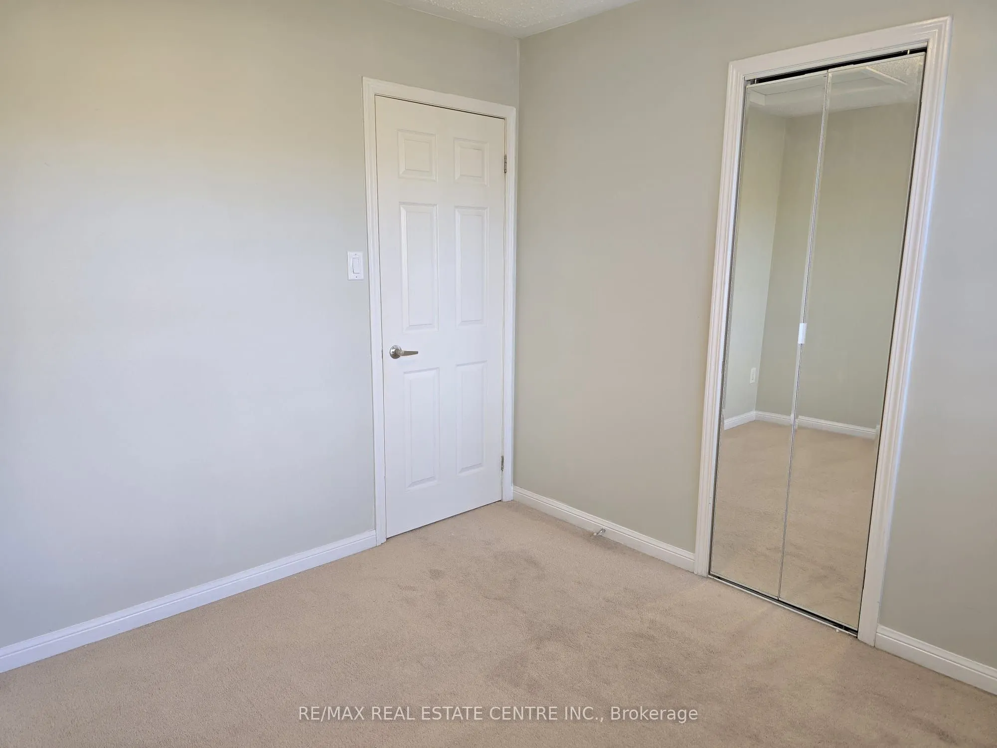 1159 Riddell Crescent