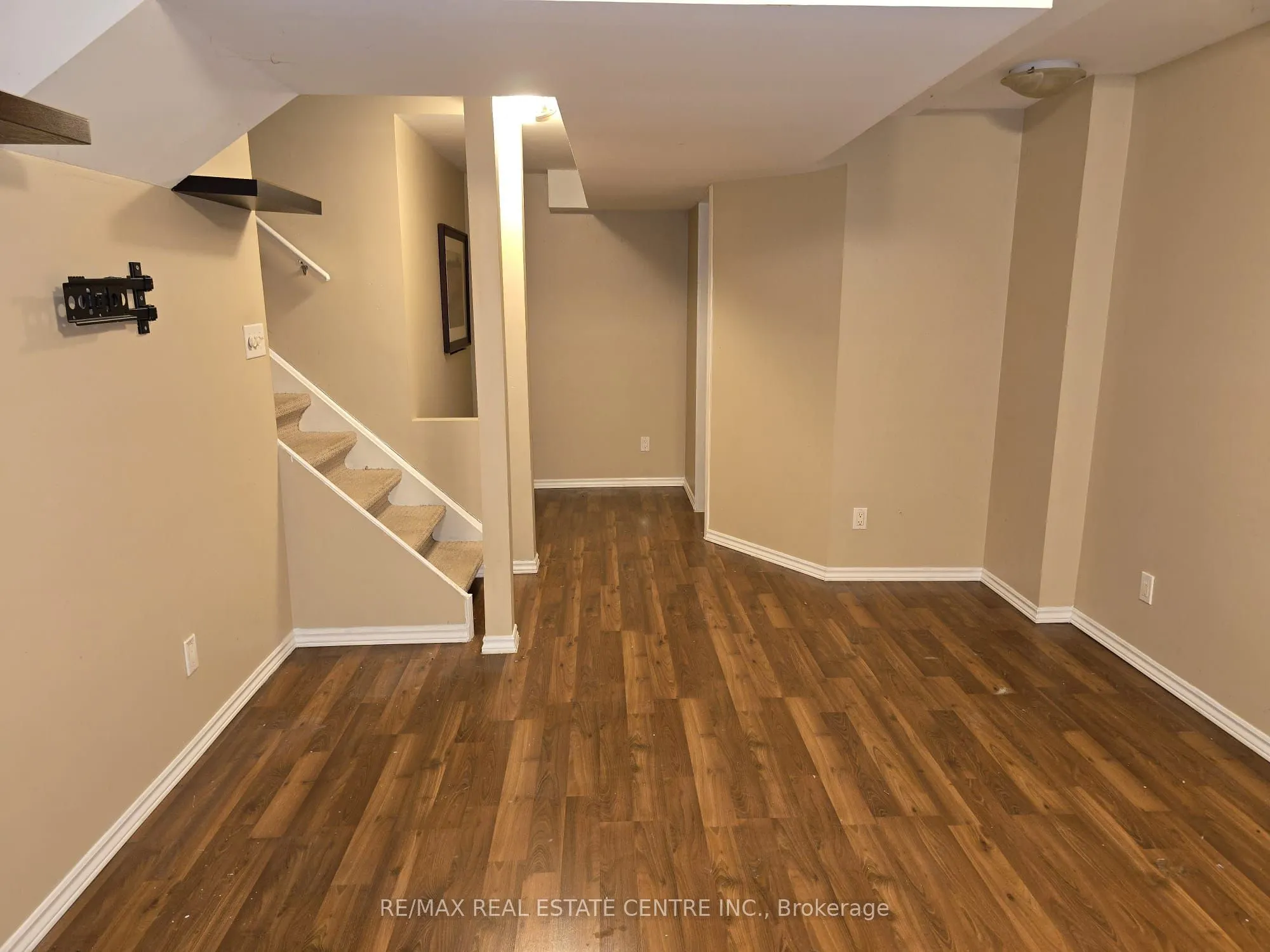 1159 Riddell Crescent