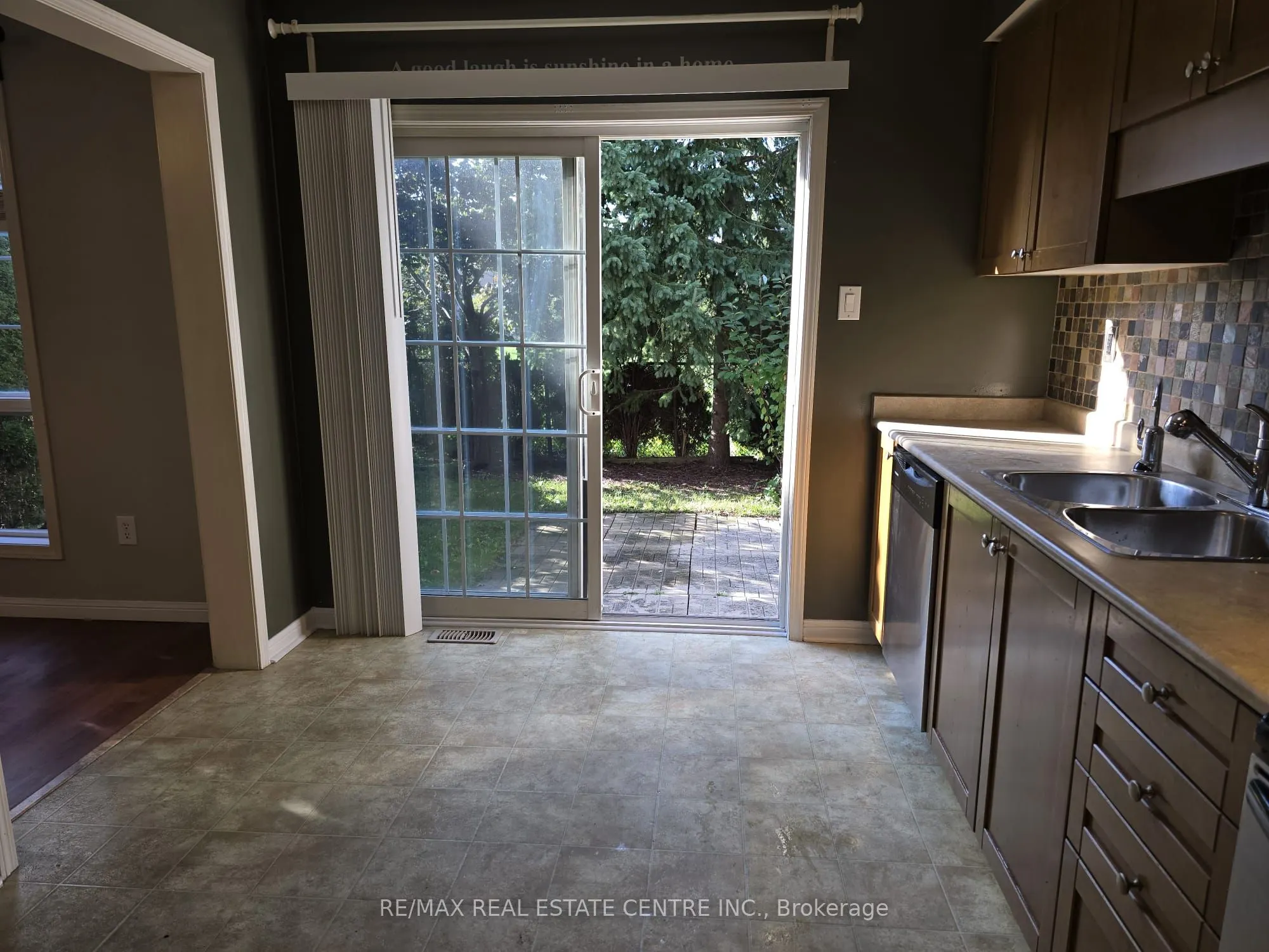 1159 Riddell Crescent