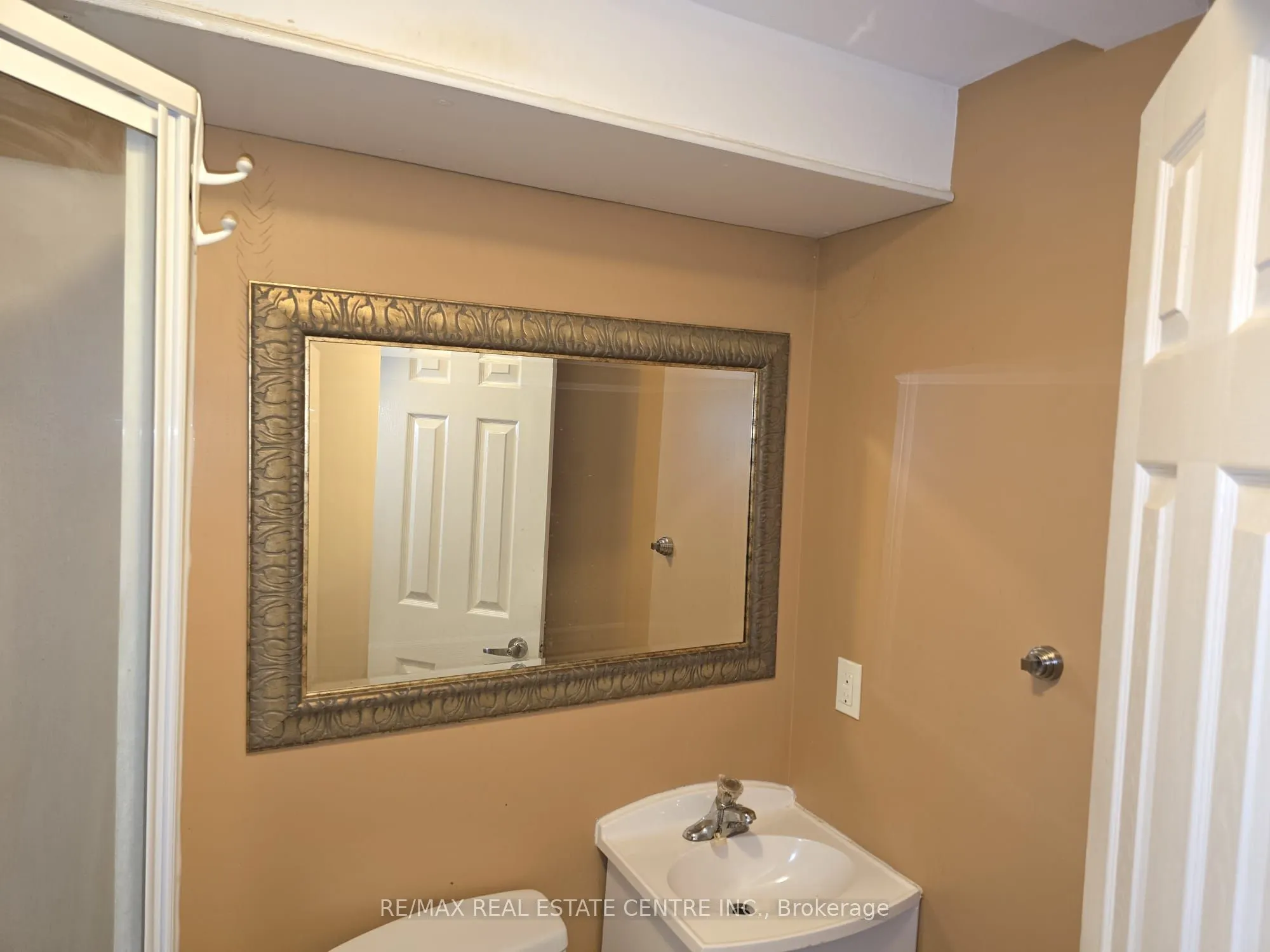 1159 Riddell Crescent