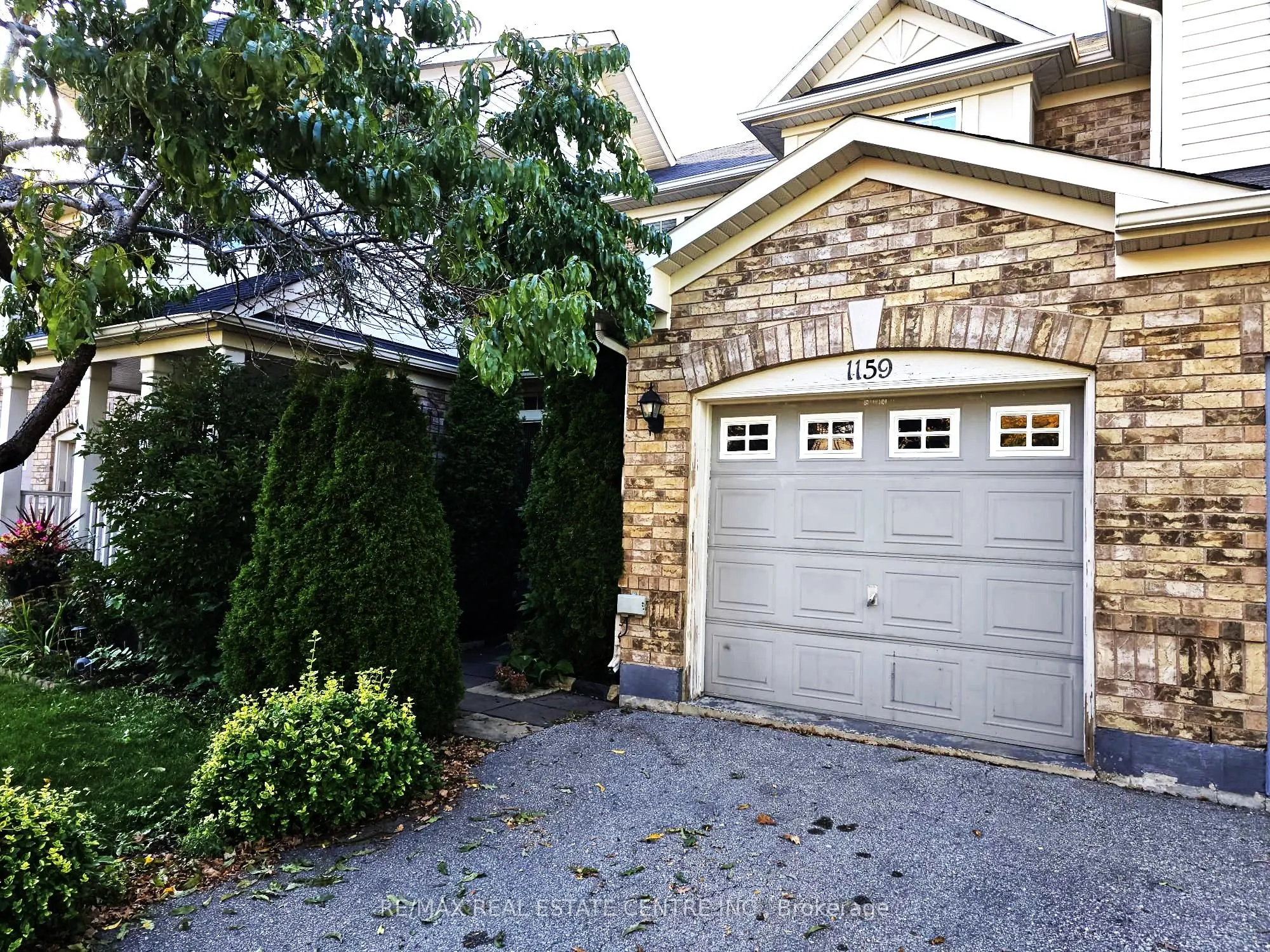 1159 Riddell Crescent