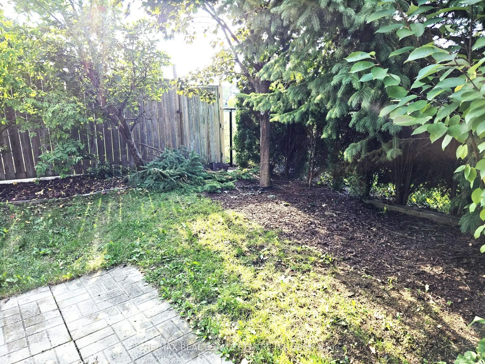 1159 Riddell Crescent