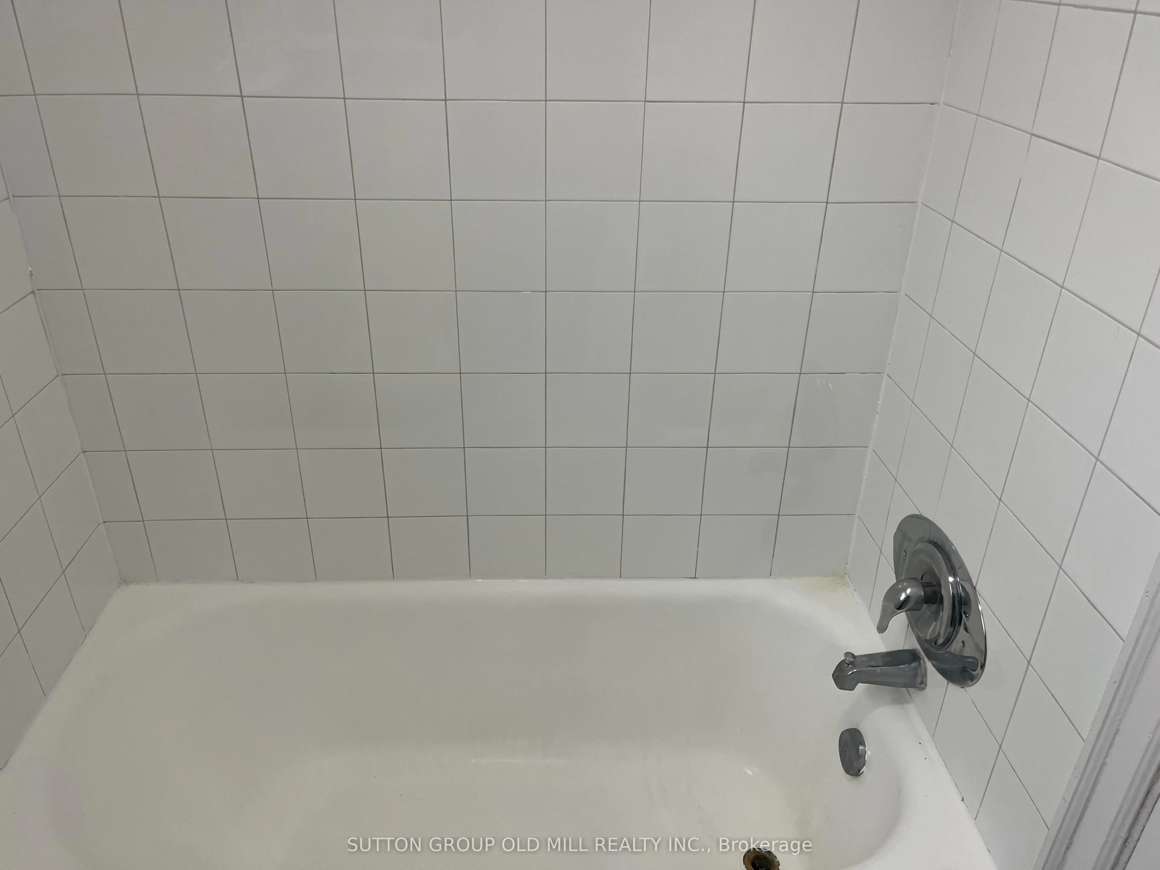 48 Emerald Crescent, #4
