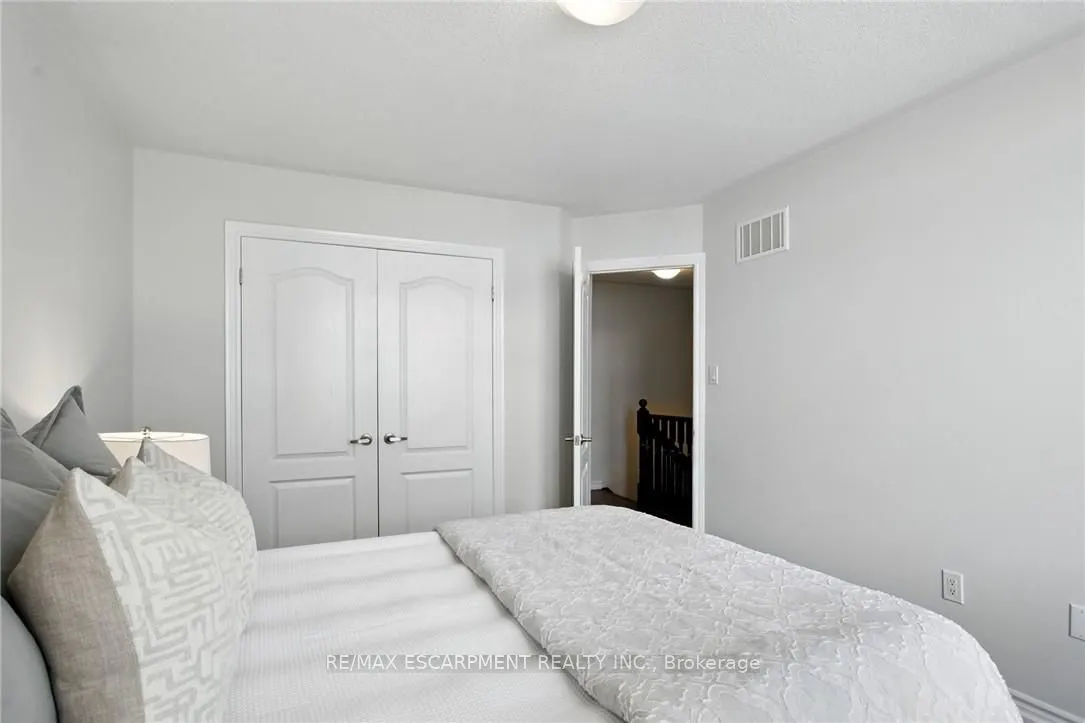 2570 Grand Oak Trail