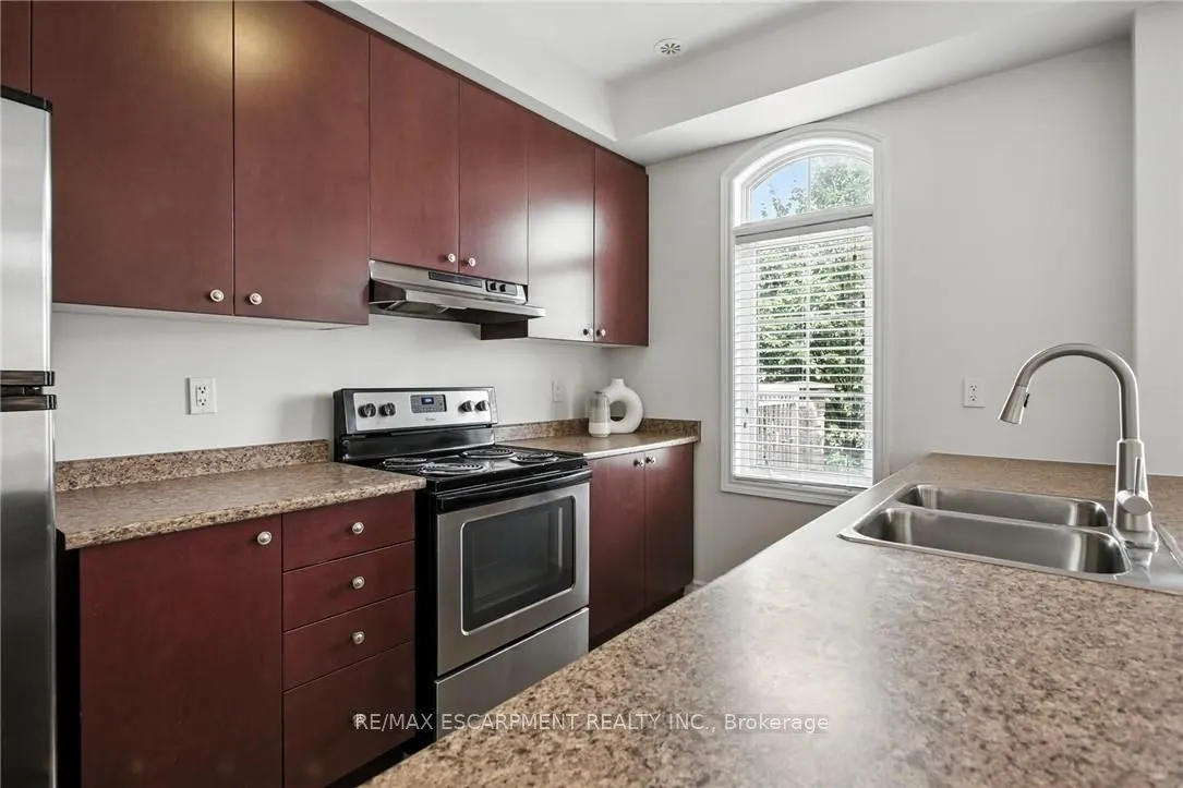2570 Grand Oak Trail