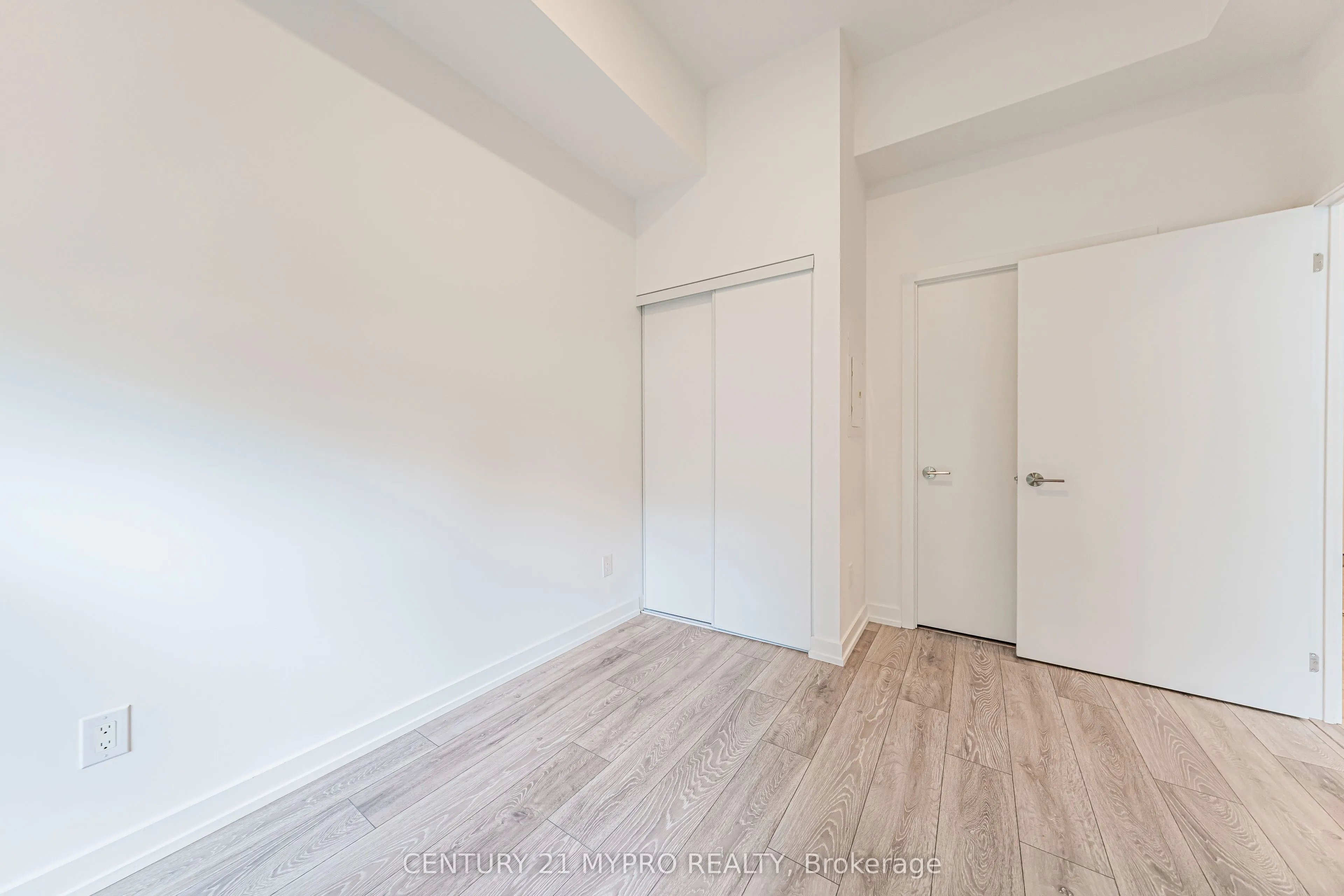 1100 Sheppard Avenue W, #105