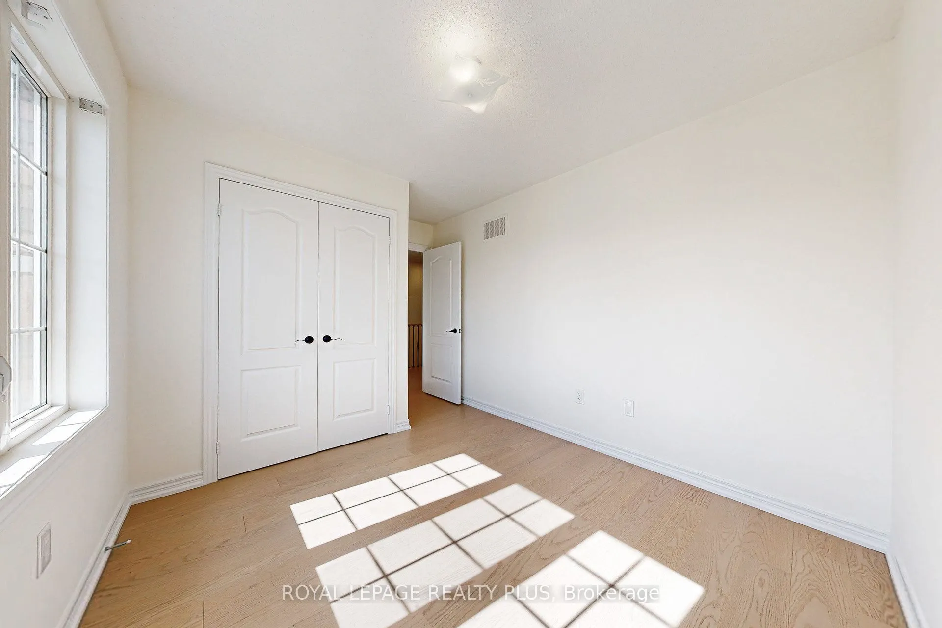 5371 Tenth Line W