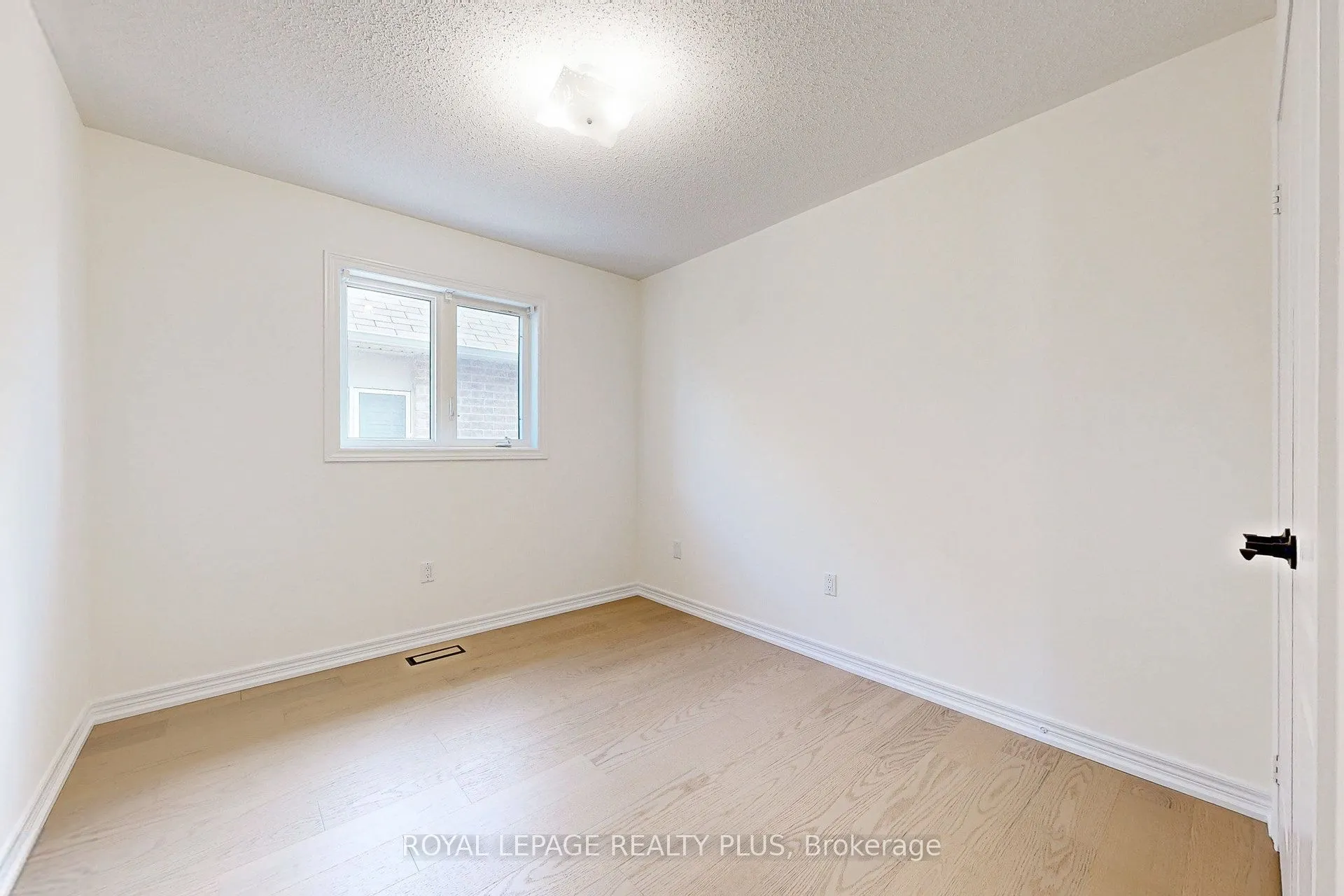 5371 Tenth Line W