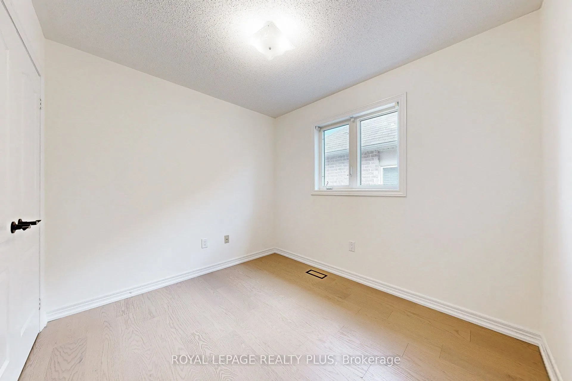 5371 Tenth Line W
