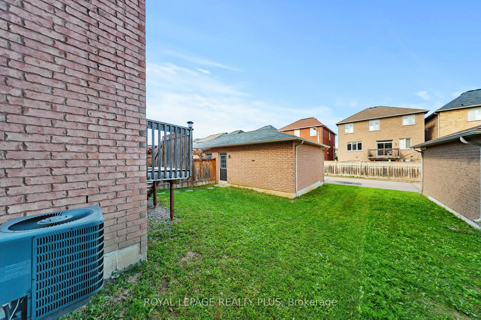 5371 Tenth Line W