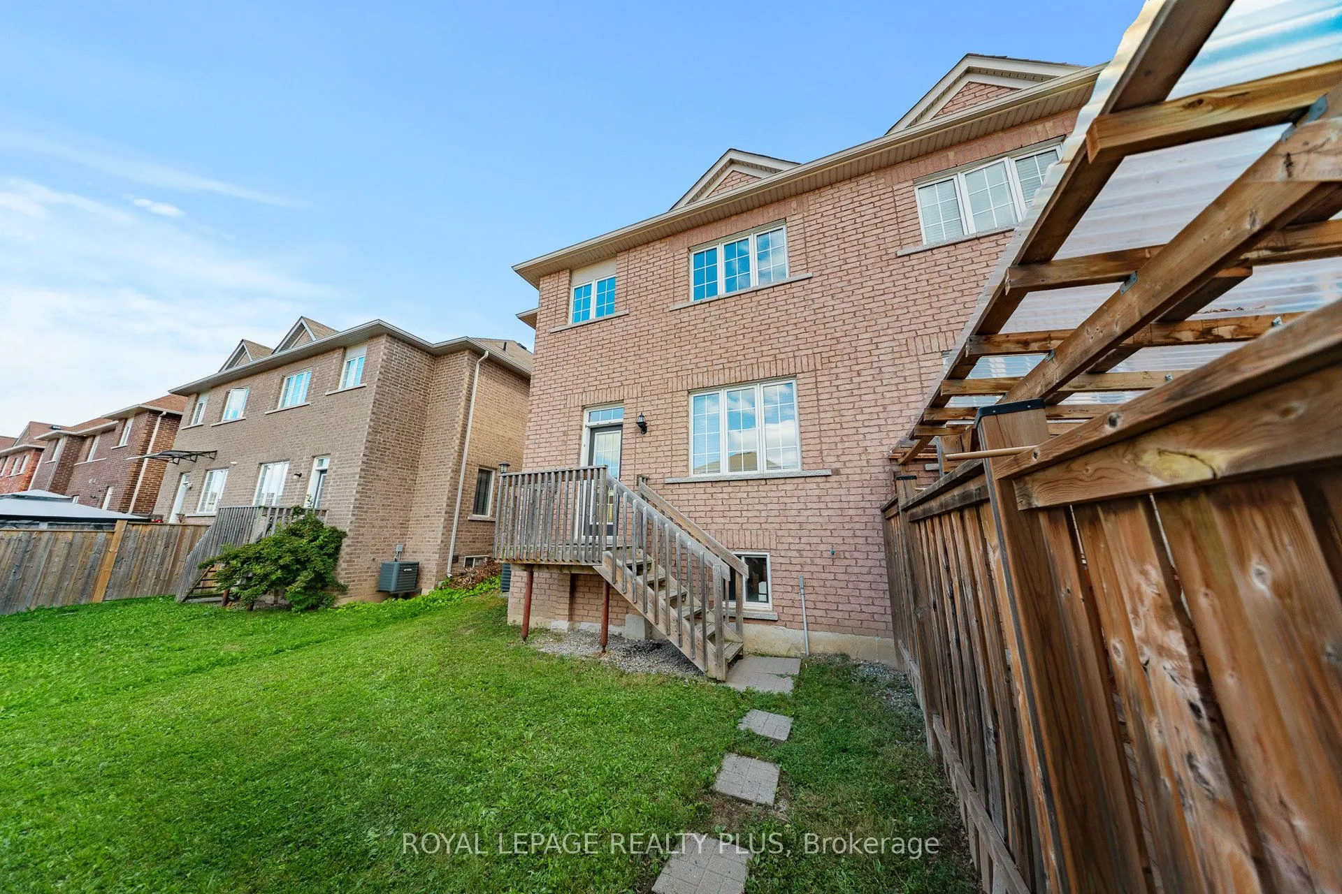 5371 Tenth Line W