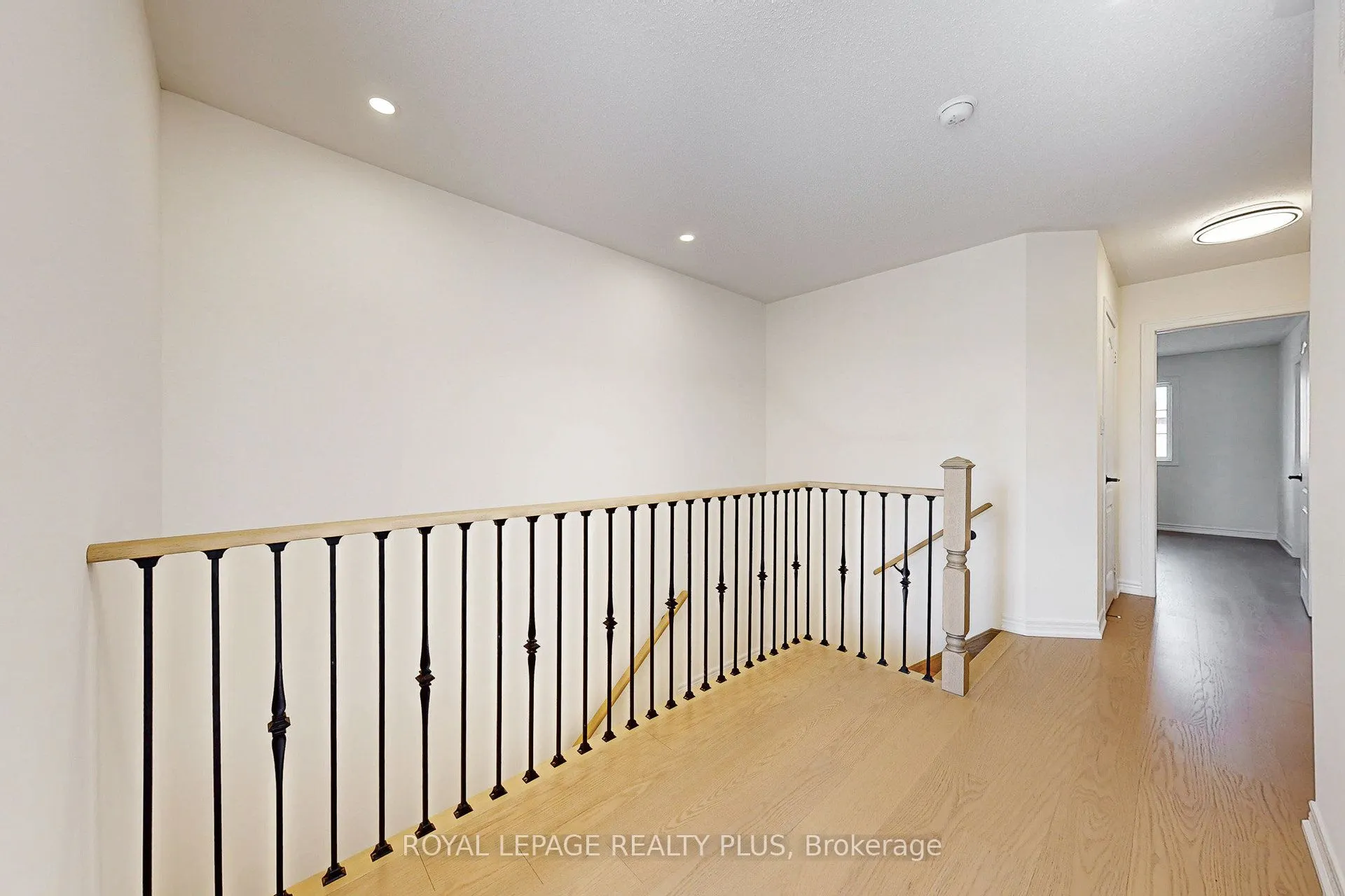5371 Tenth Line W