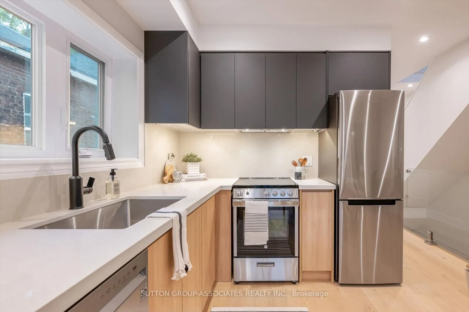 794 Shaw Street, #- Upper