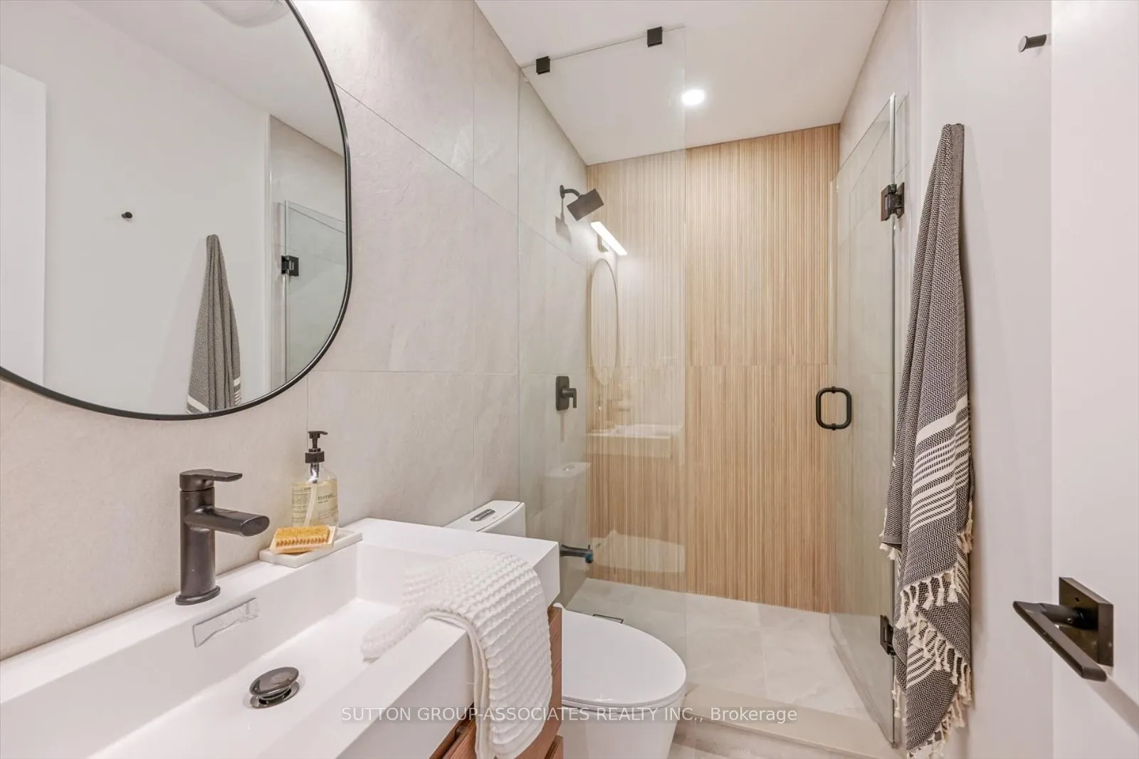 794 Shaw Street, #- Upper