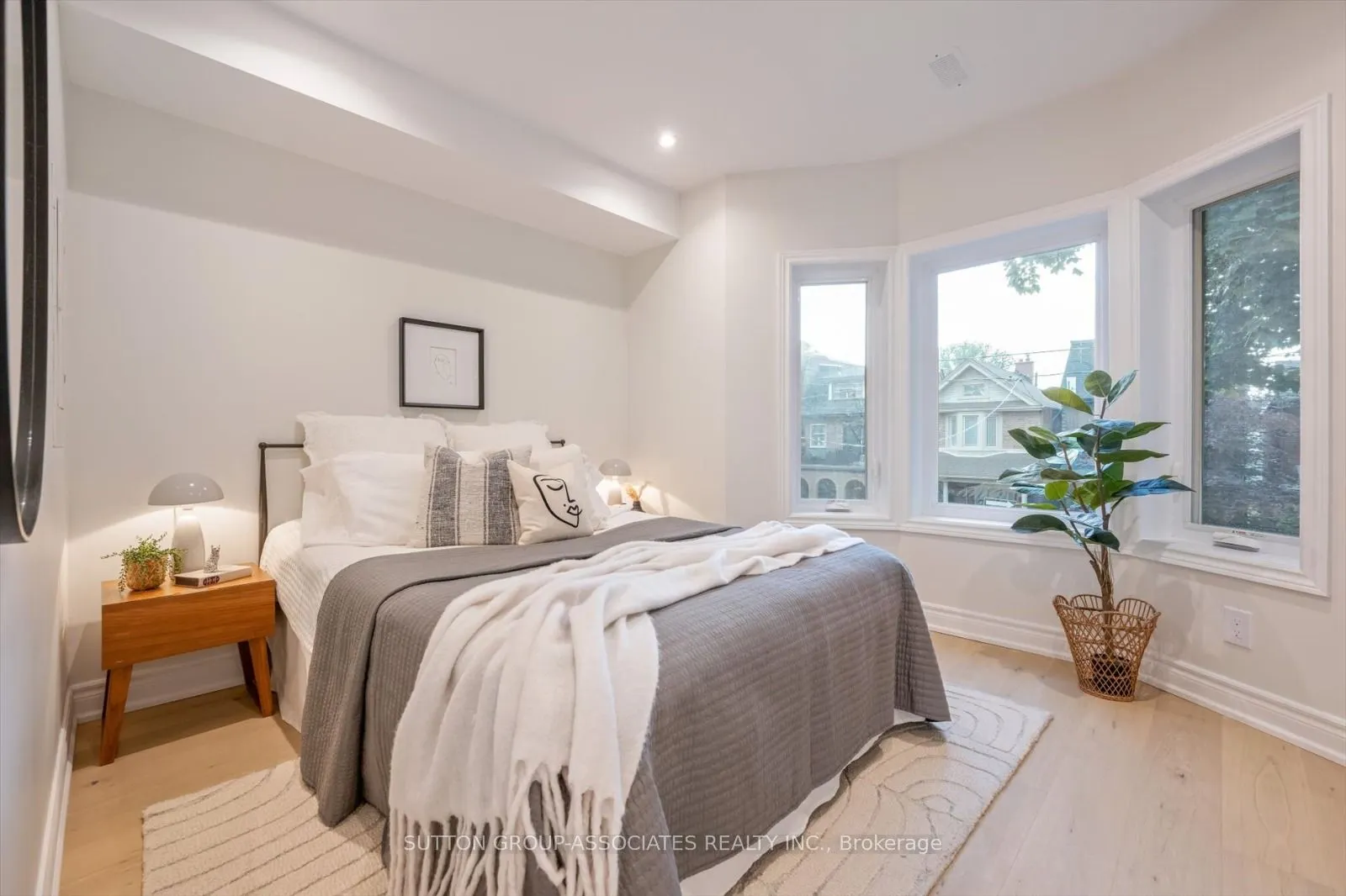 794 Shaw Street, #- Upper