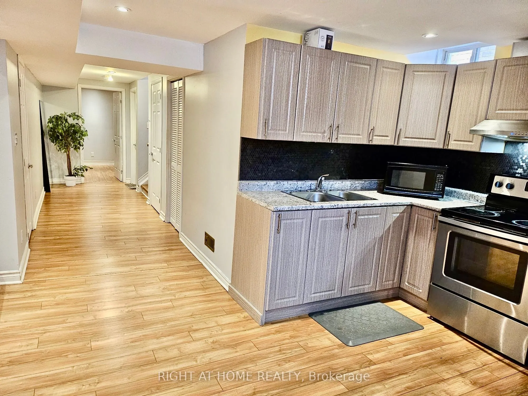 3366 Covent Crescent