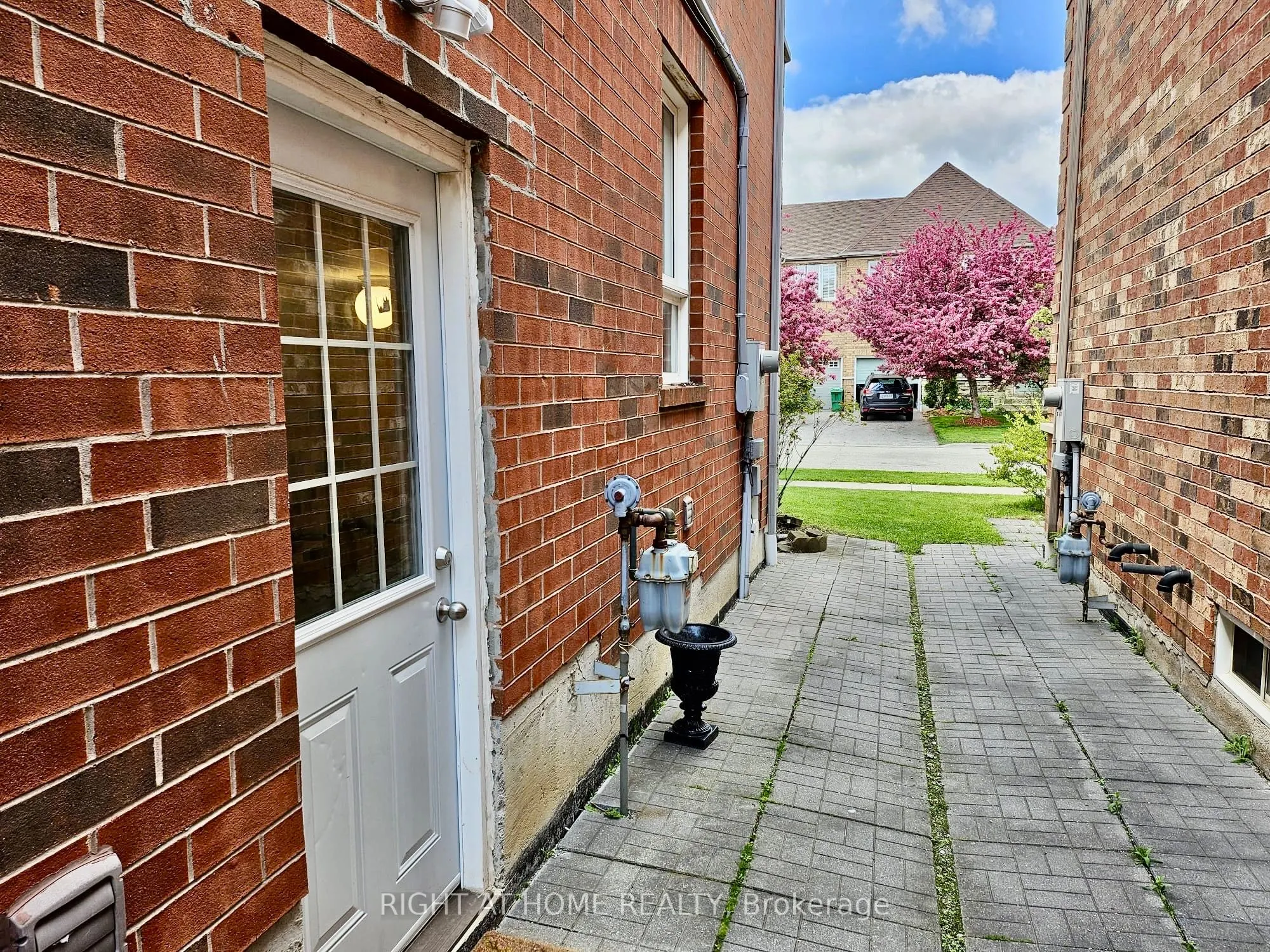 3366 Covent Crescent
