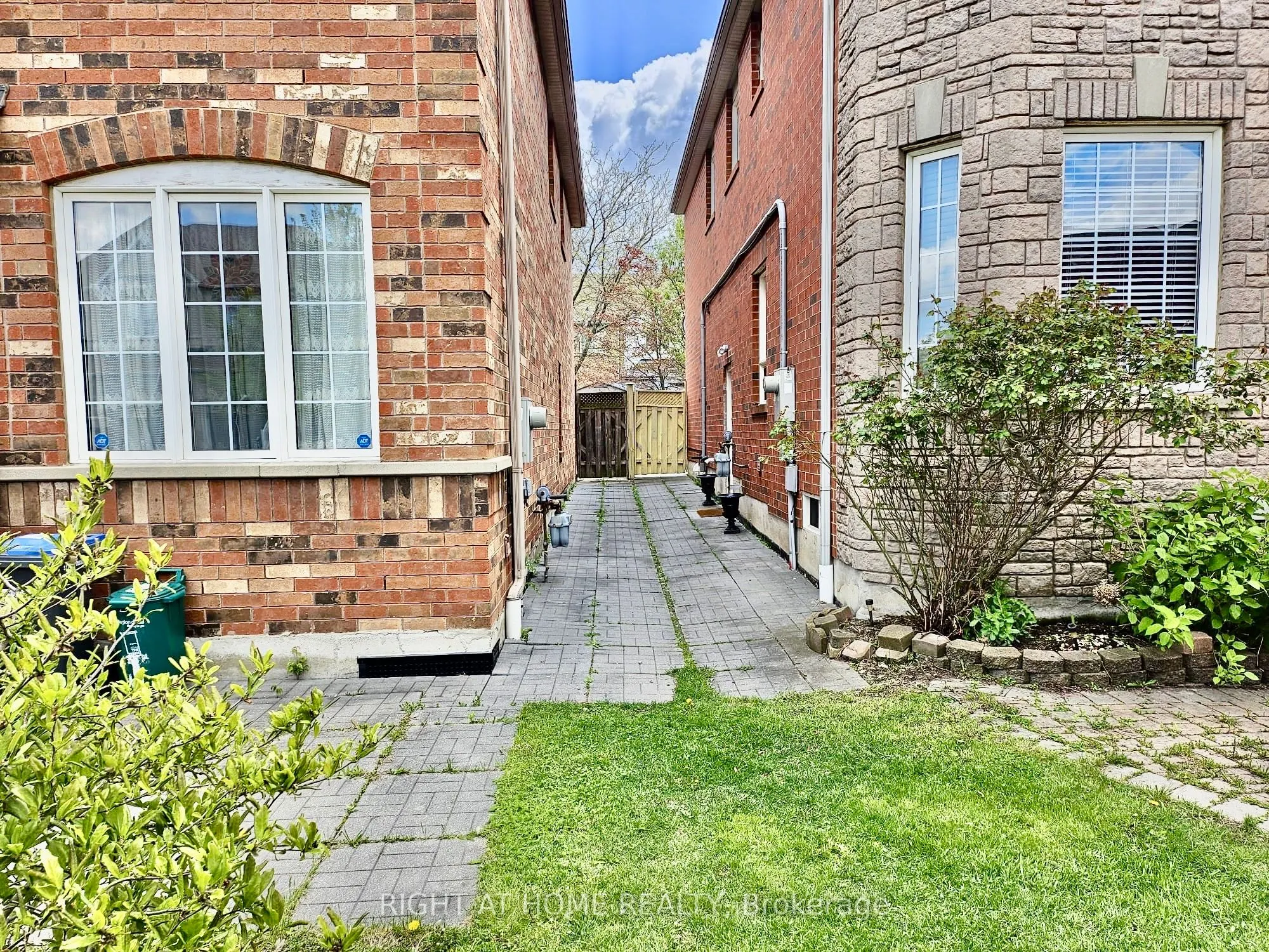3366 Covent Crescent