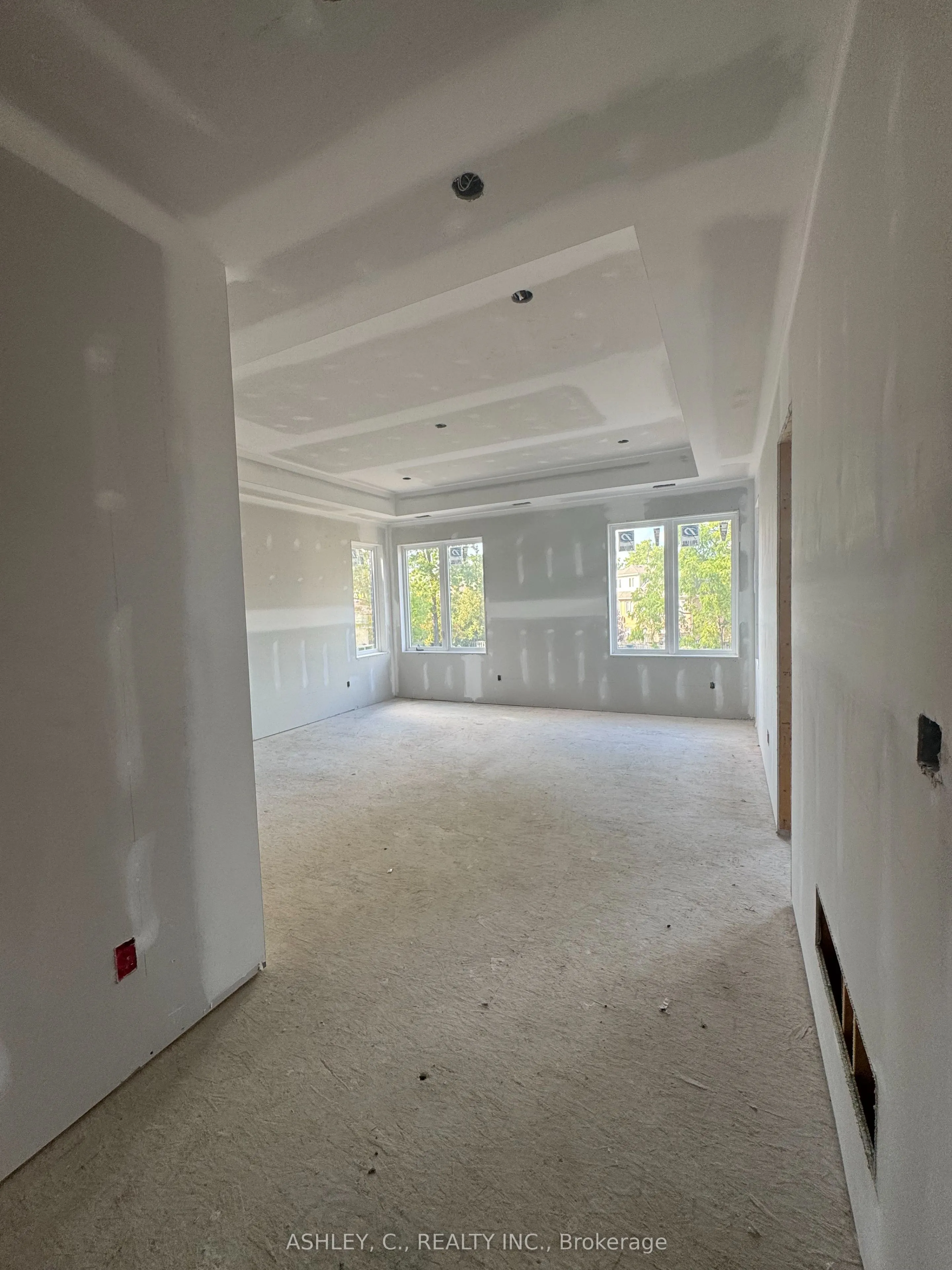 2574 Sharon Crescent