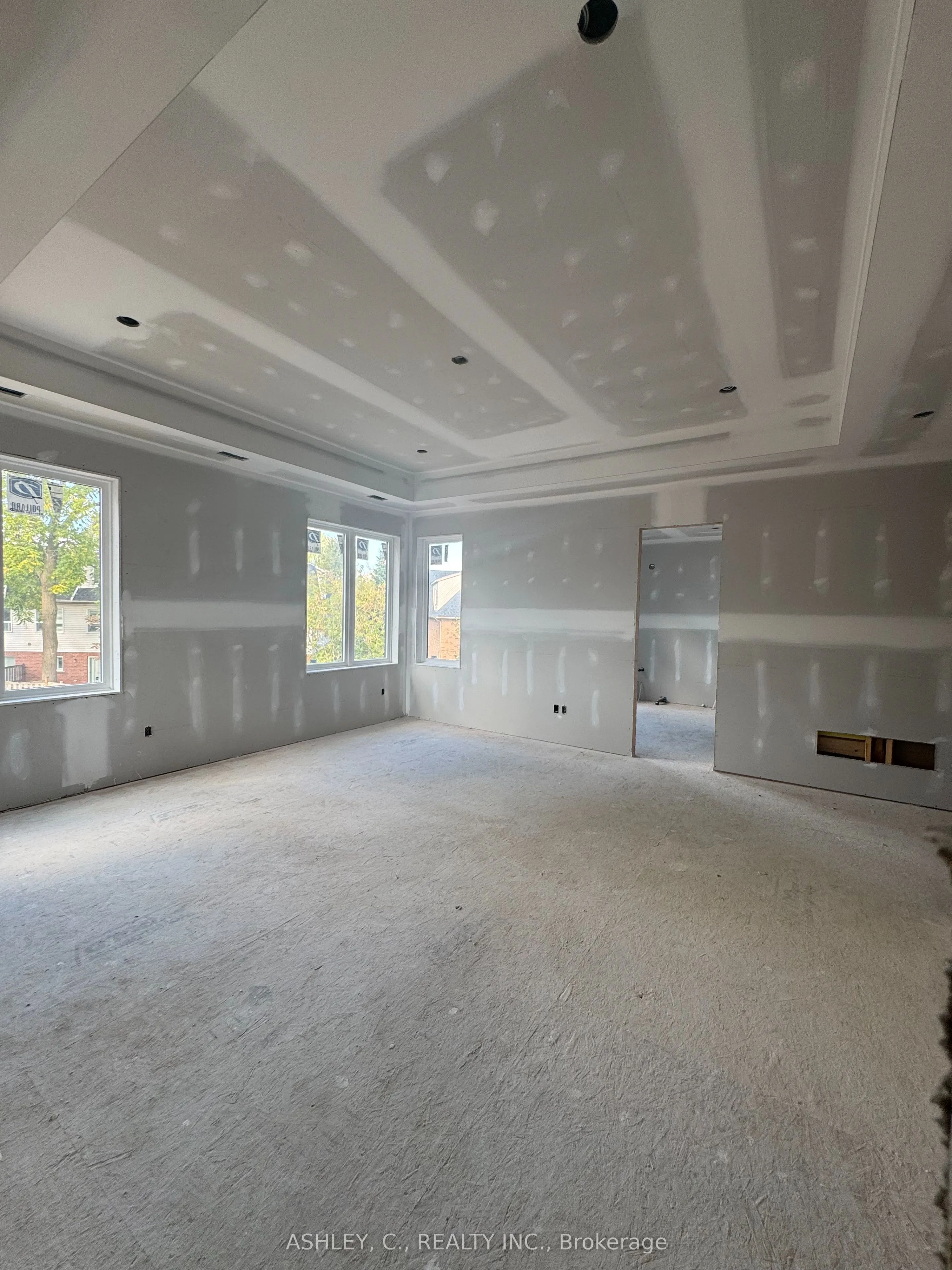 2574 Sharon Crescent