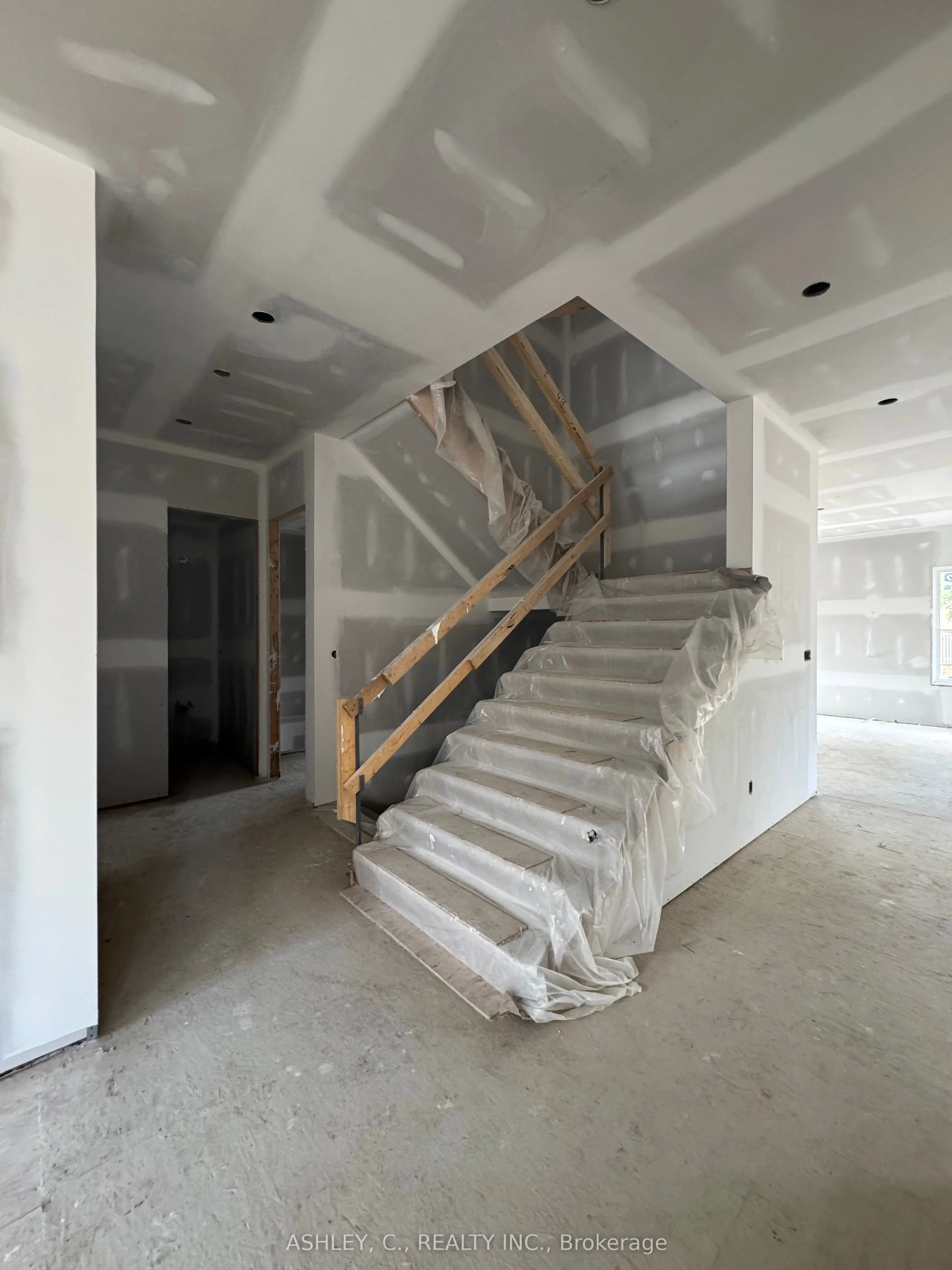 2574 Sharon Crescent