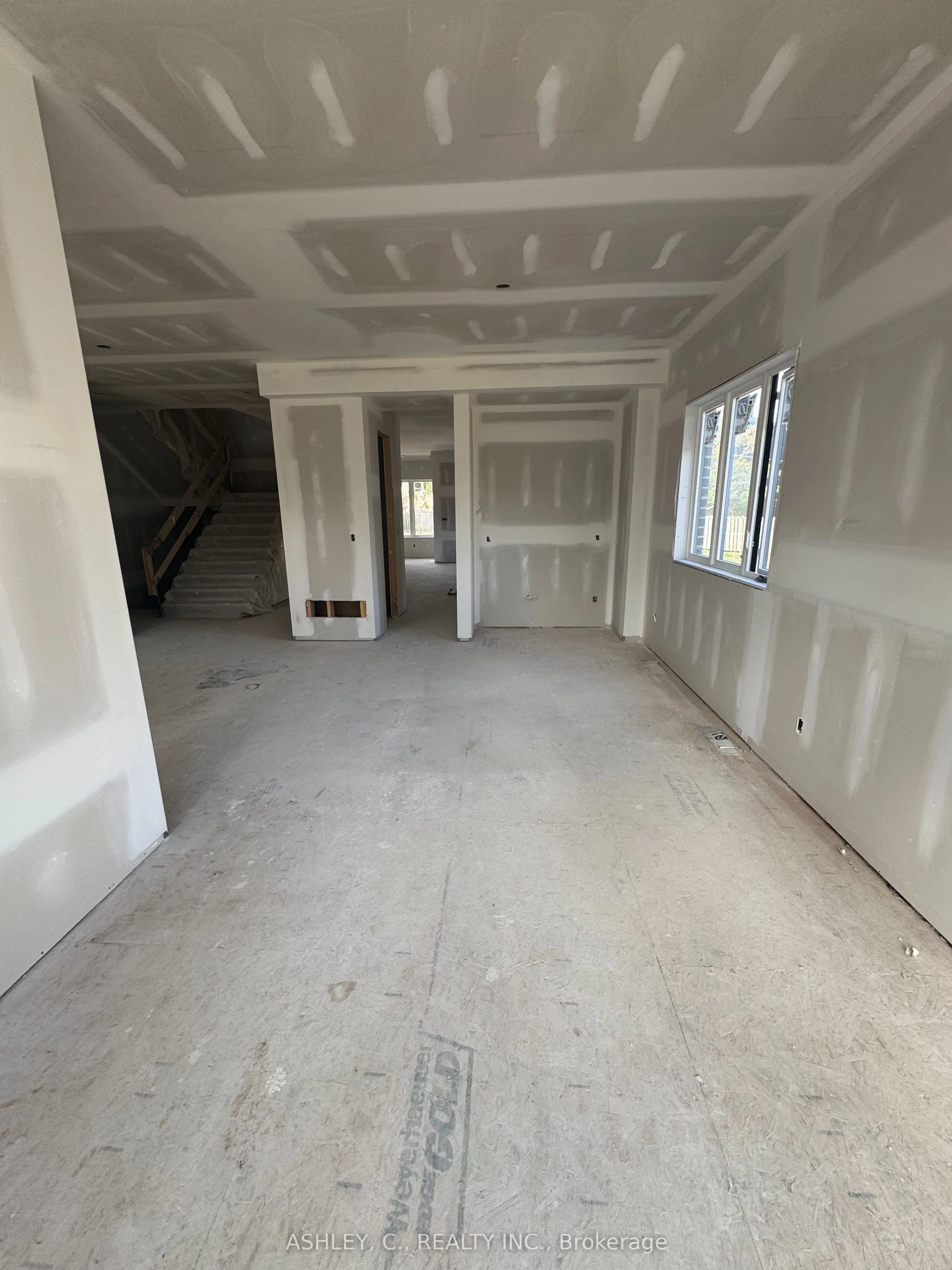 2574 Sharon Crescent