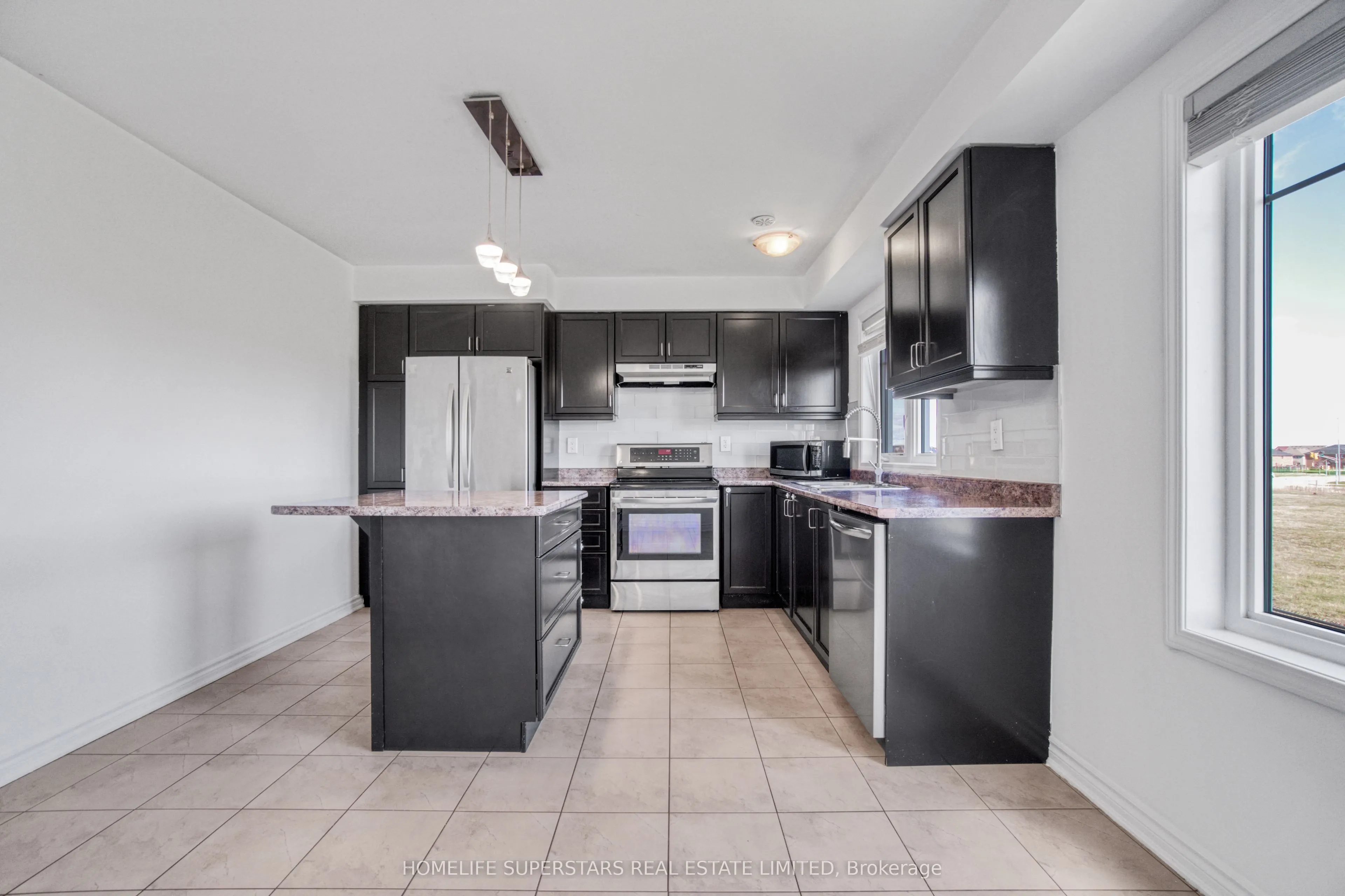 72 Bannister Crescent