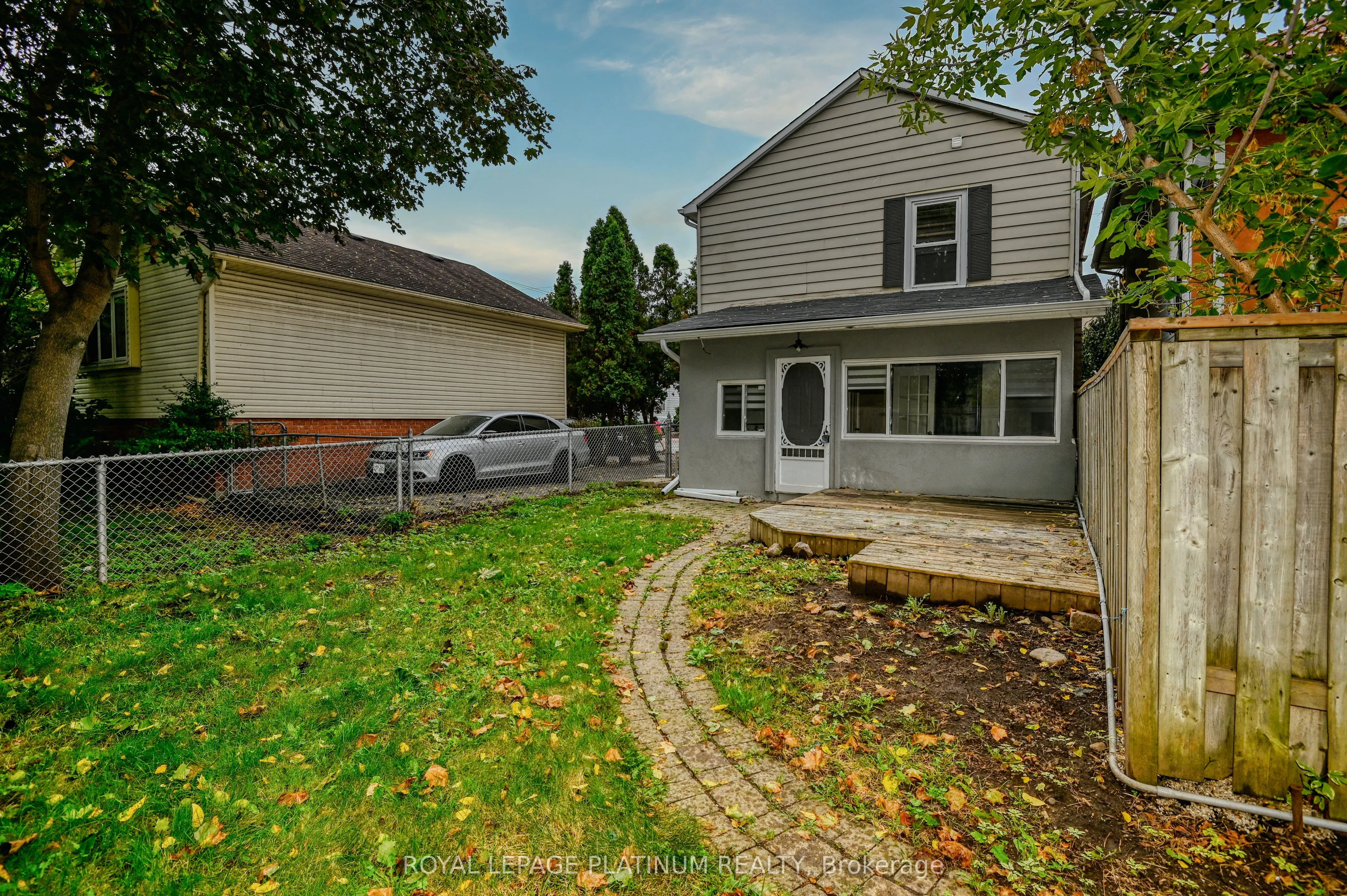 4 Adamson Street S