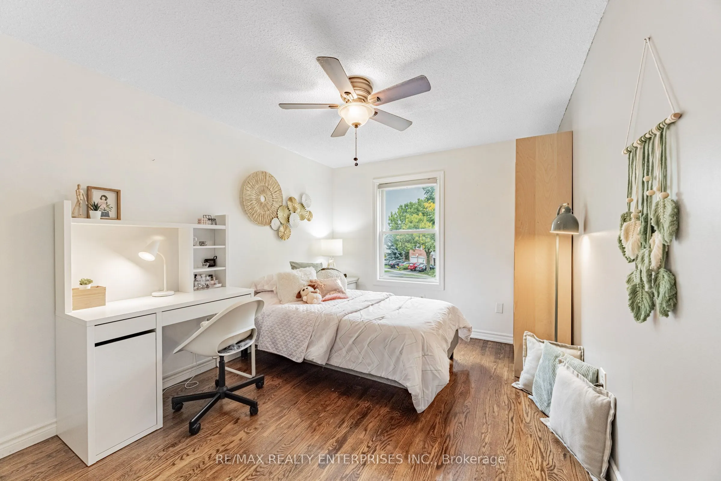 1036 Bridlewood Trail