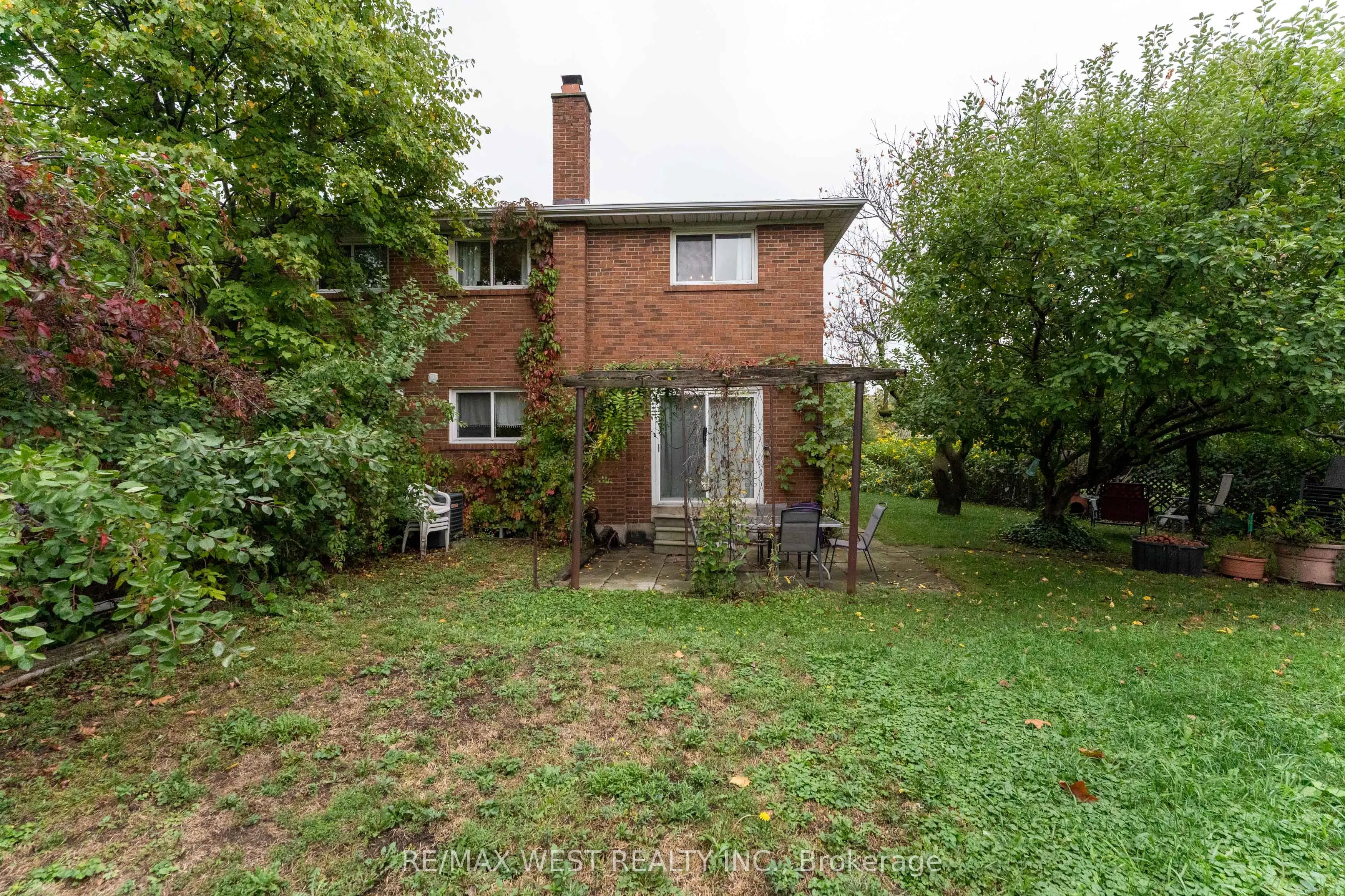 330 Pellatt Avenue