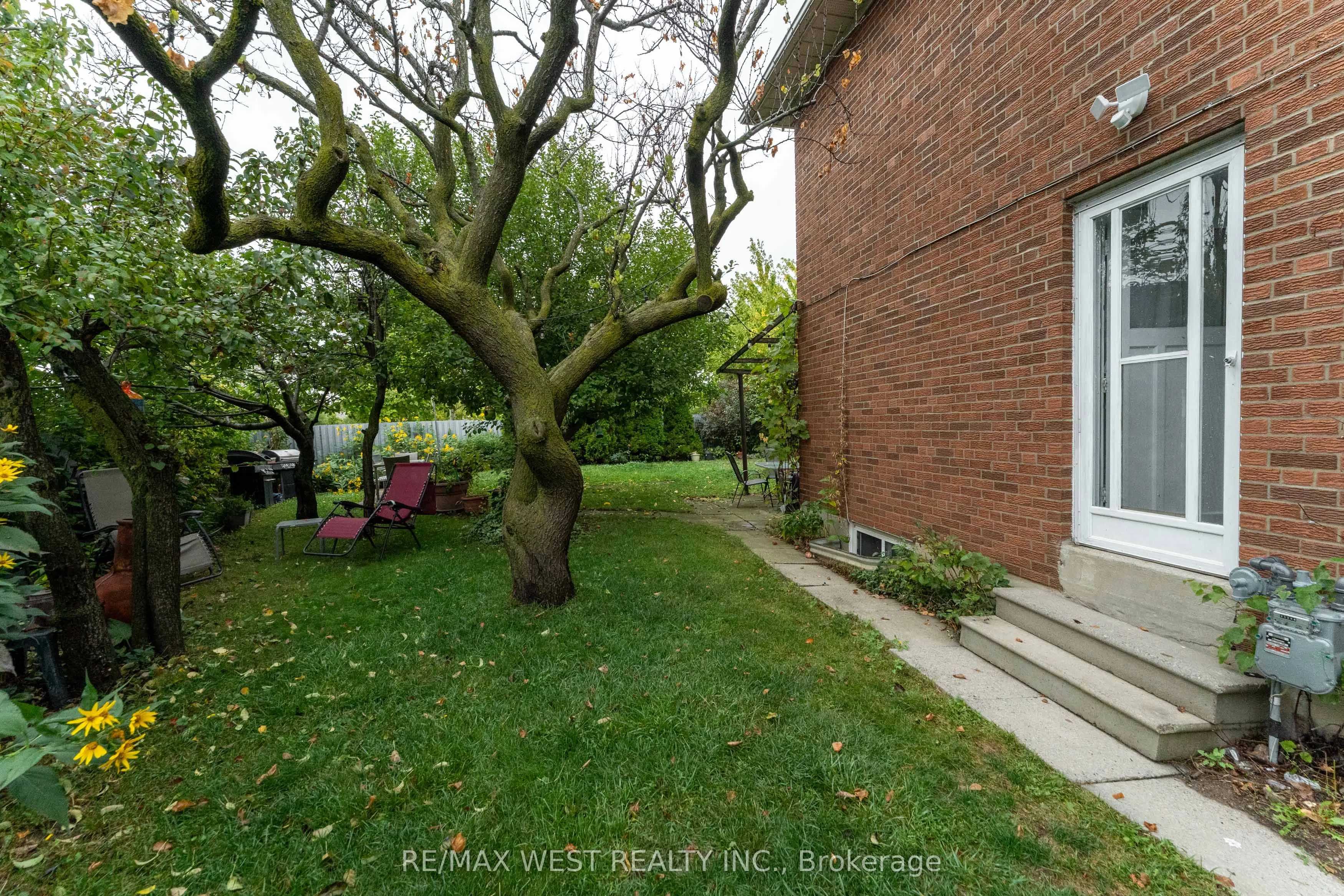 330 Pellatt Avenue