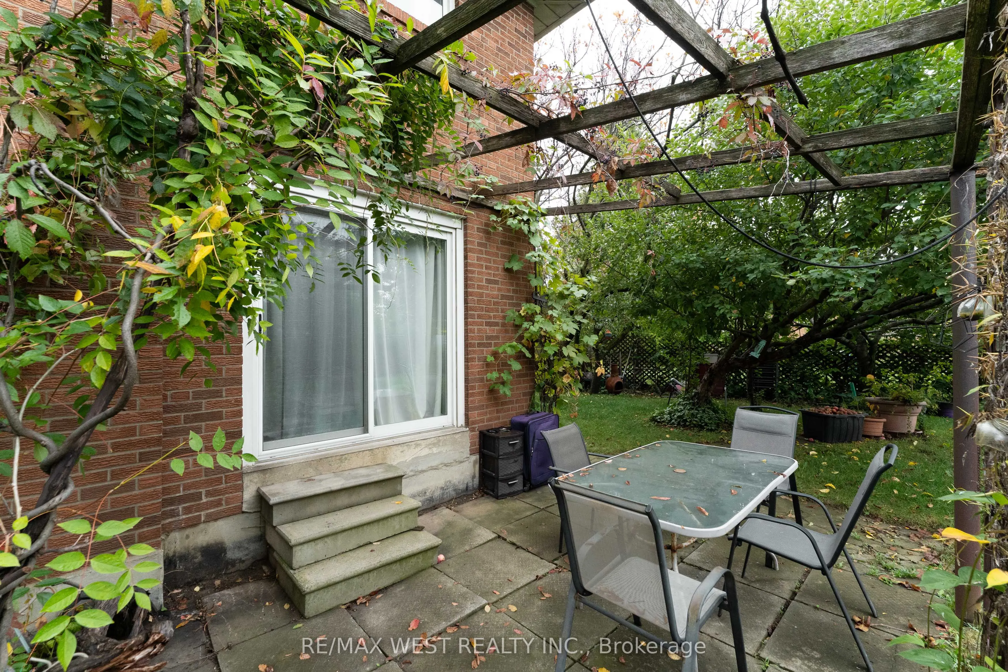 330 Pellatt Avenue