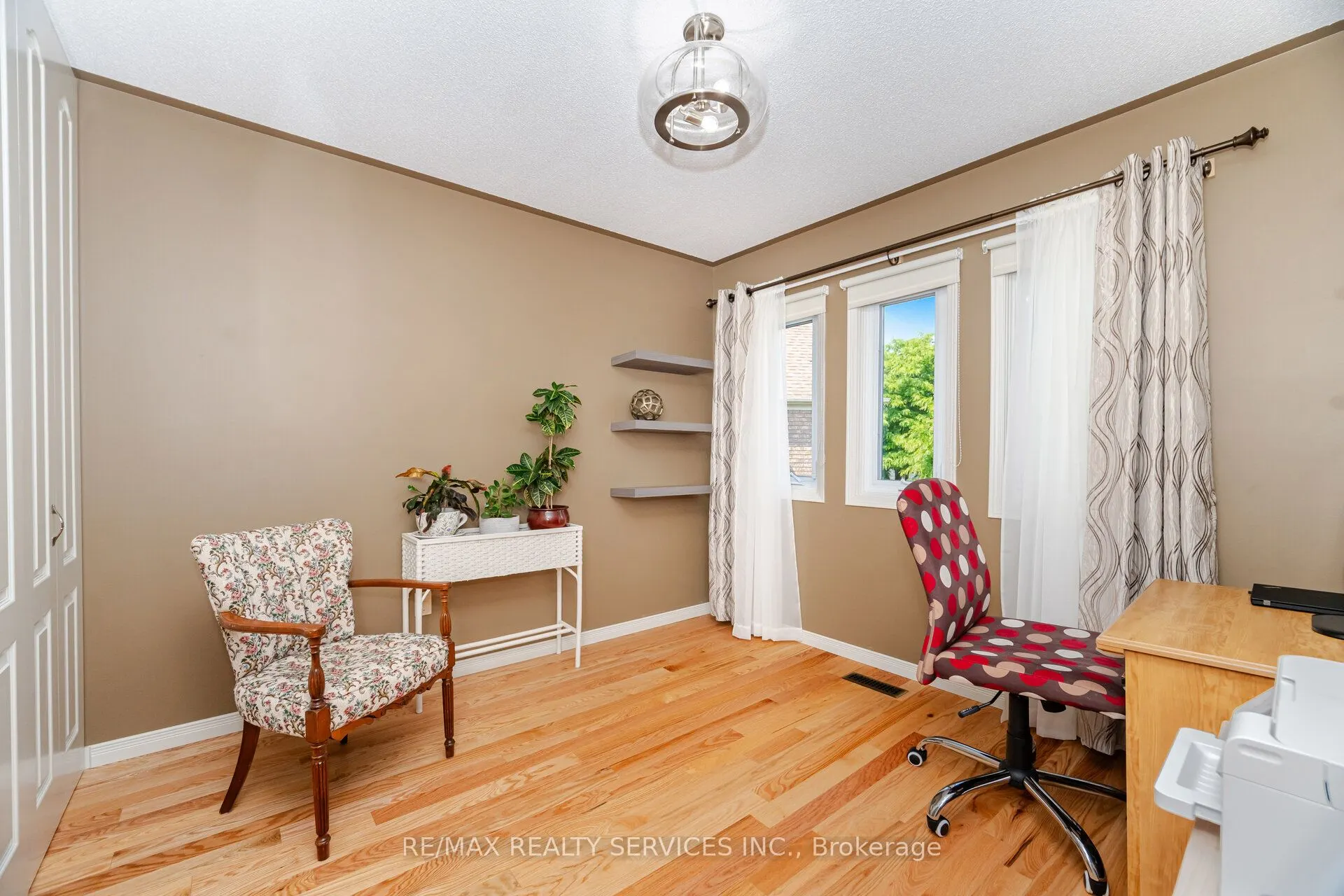 8 Inwood Place