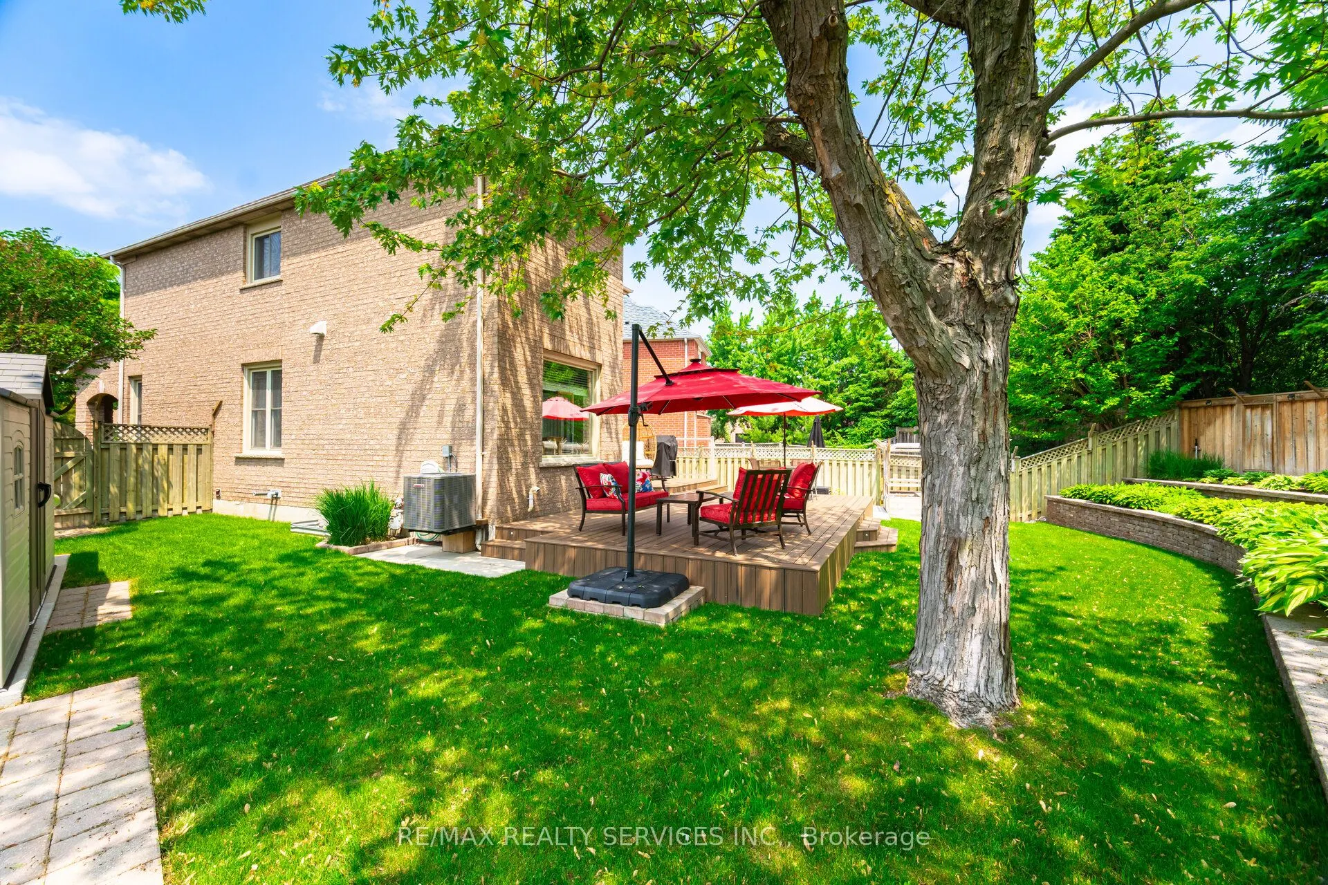 8 Inwood Place