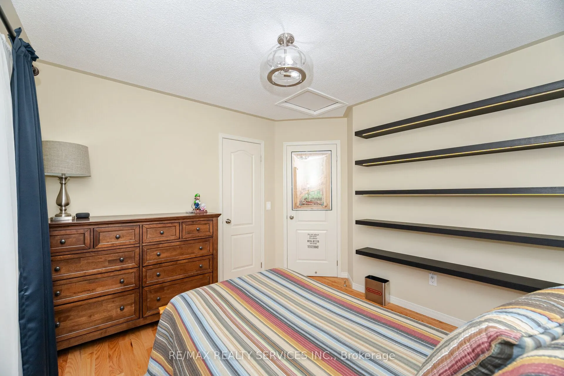 8 Inwood Place
