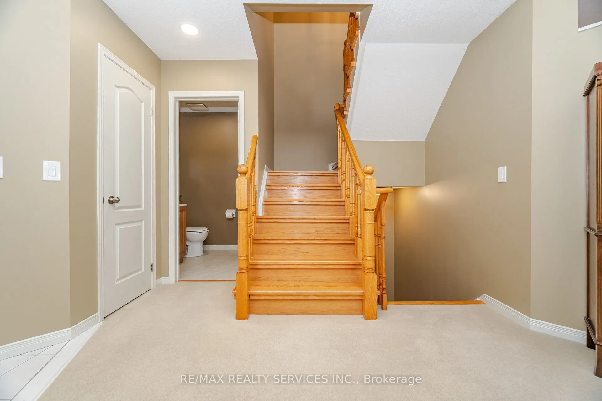 8 Inwood Place